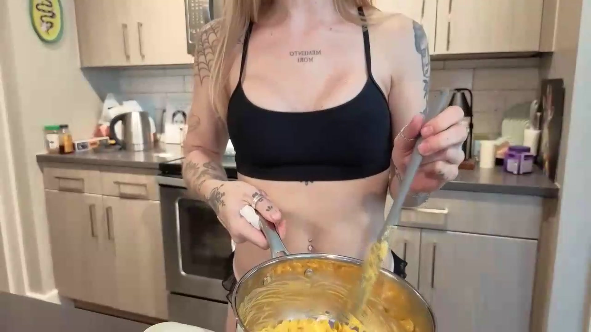 Gallery image thumbnail from wannabeMILF's myfreecams stream on, 09/02/2026, 21:43 image 5 of 20