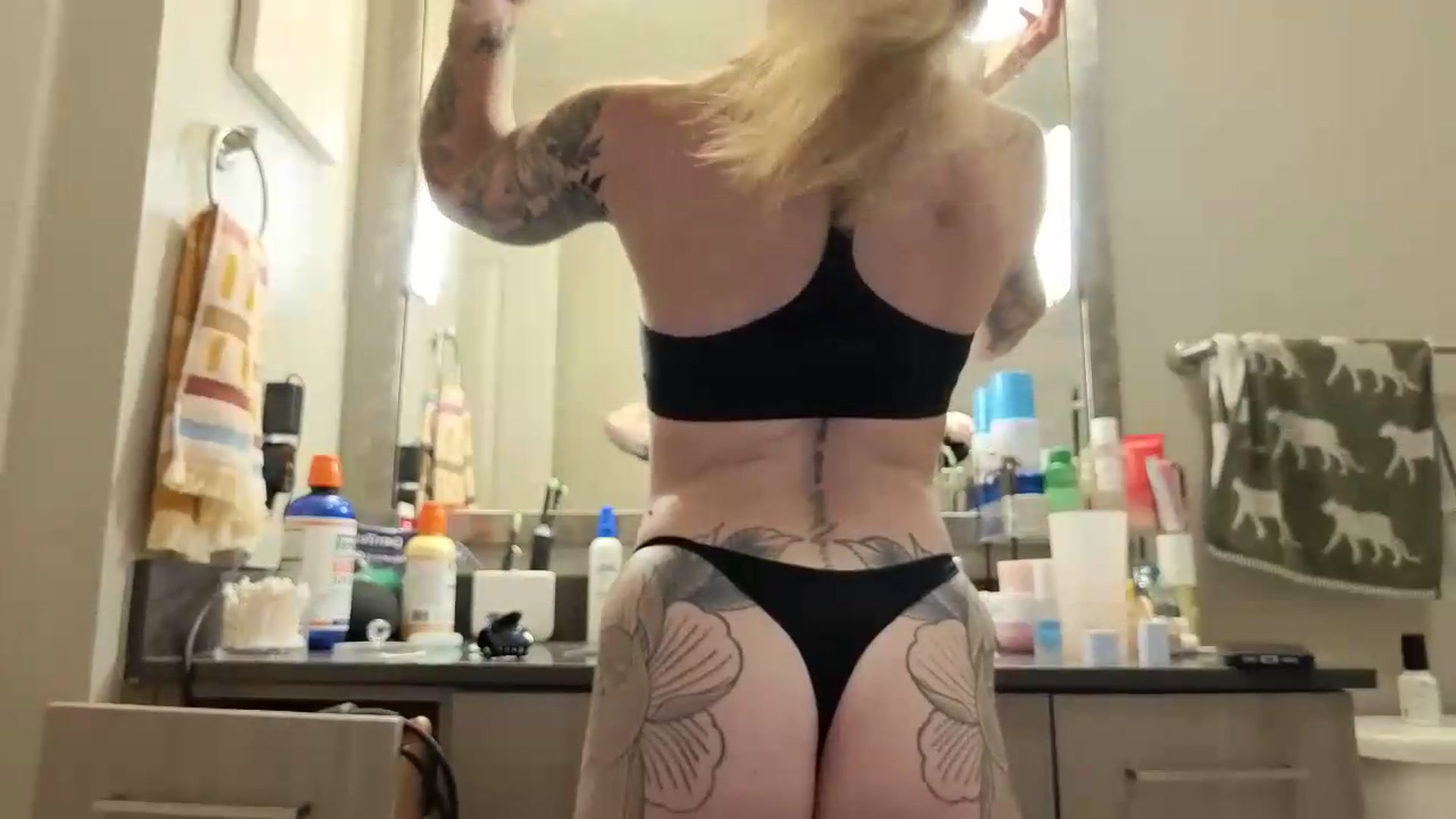 Gallery image thumbnail from wannabeMILF's myfreecams stream on, 09/03/2026, 17:43 image 6 of 20