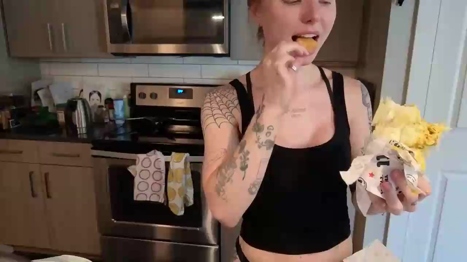Gallery image thumbnail from wannabeMILF's myfreecams stream on, 09/04/2026, 24:31 image 2 of 20