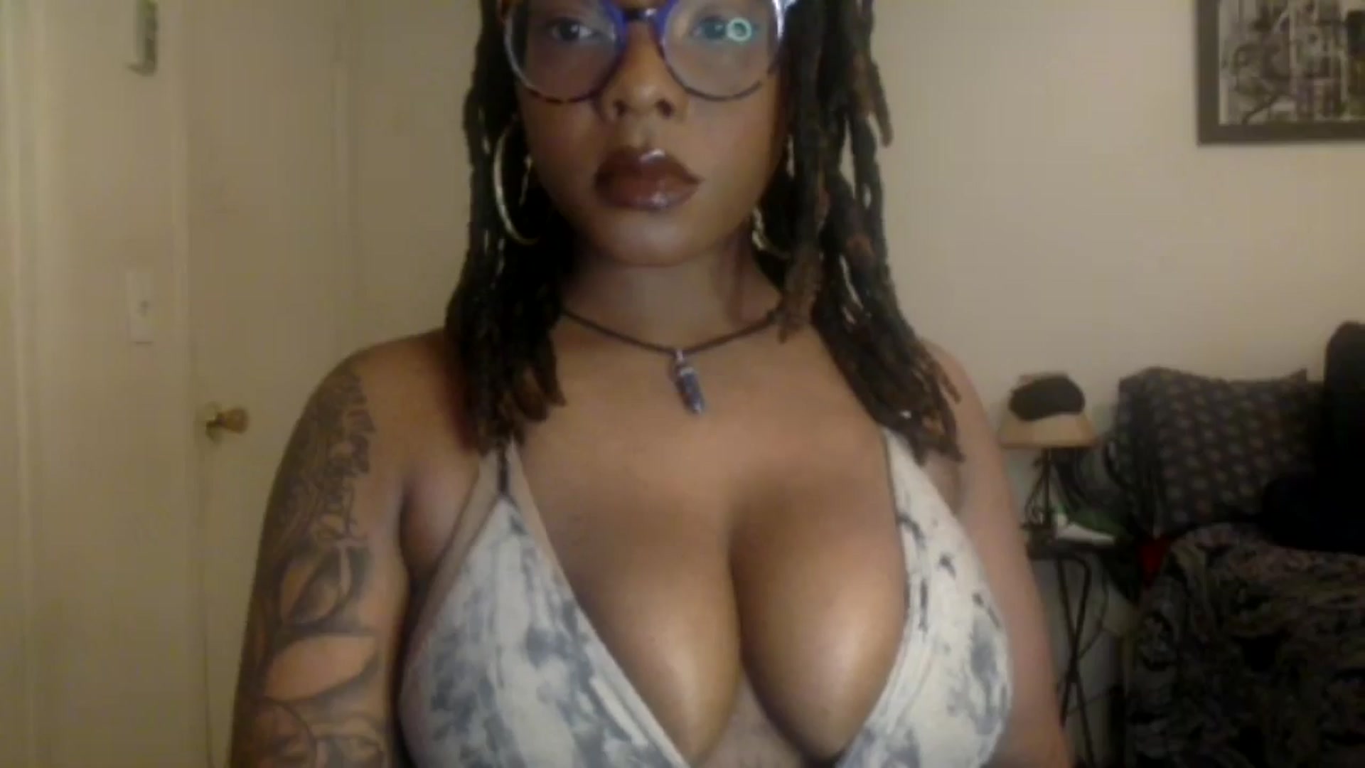 Gallery image thumbnail from warmhoney888's myfreecams stream on, 11/30/2024, 07:20 image 2 of 20