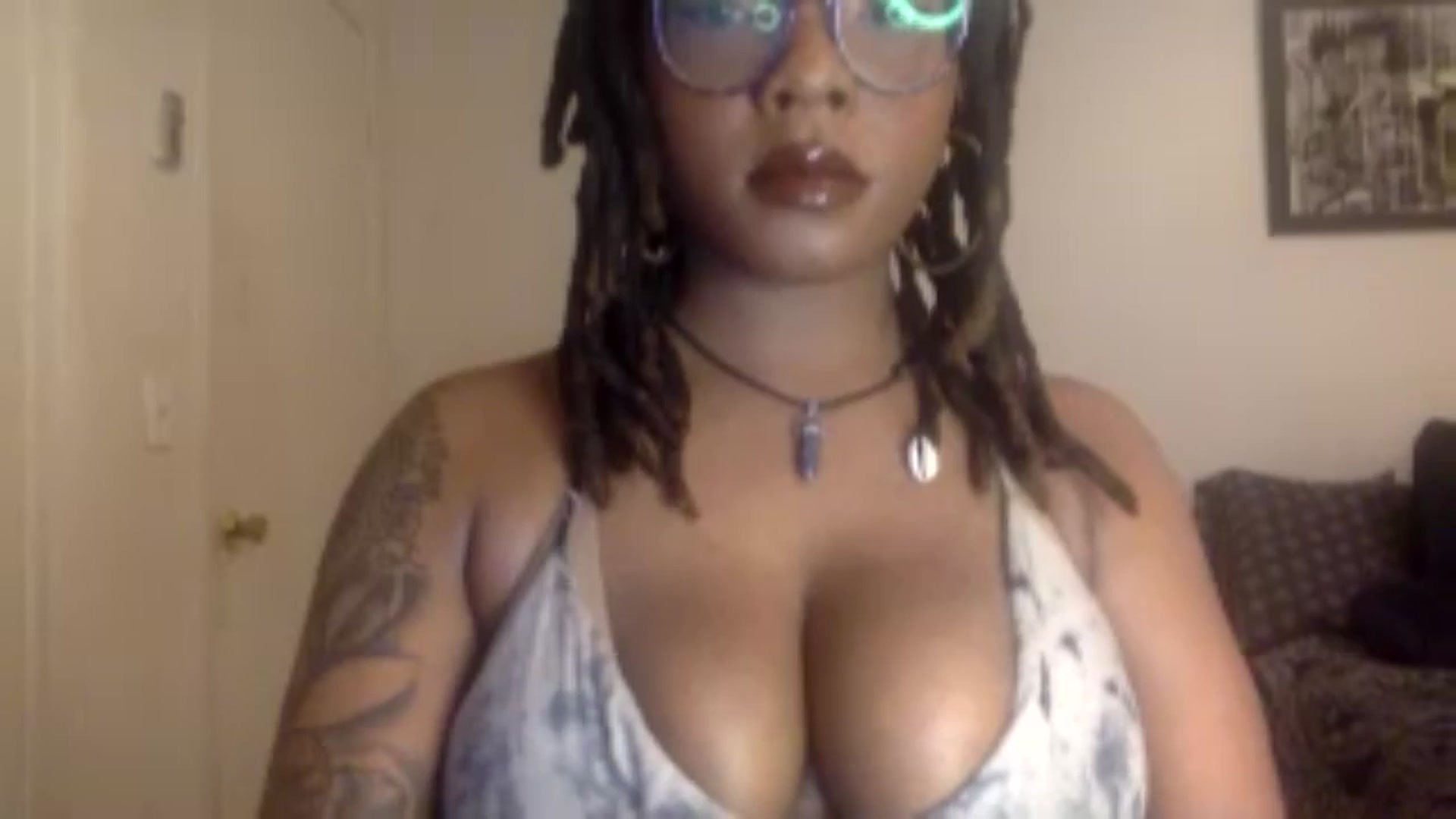 Gallery image thumbnail from warmhoney888's myfreecams stream on, 11/30/2024, 07:20 image 16 of 20