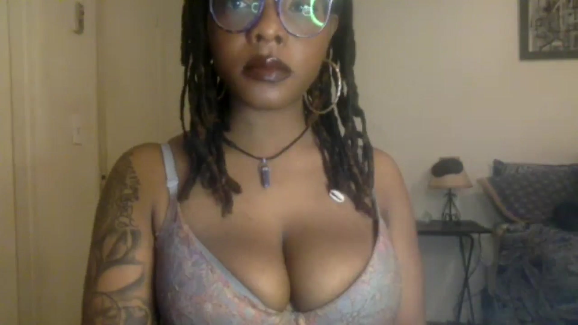 Gallery image thumbnail from warmhoney888's myfreecams stream on, 12/08/2024, 24:01 image 2 of 20