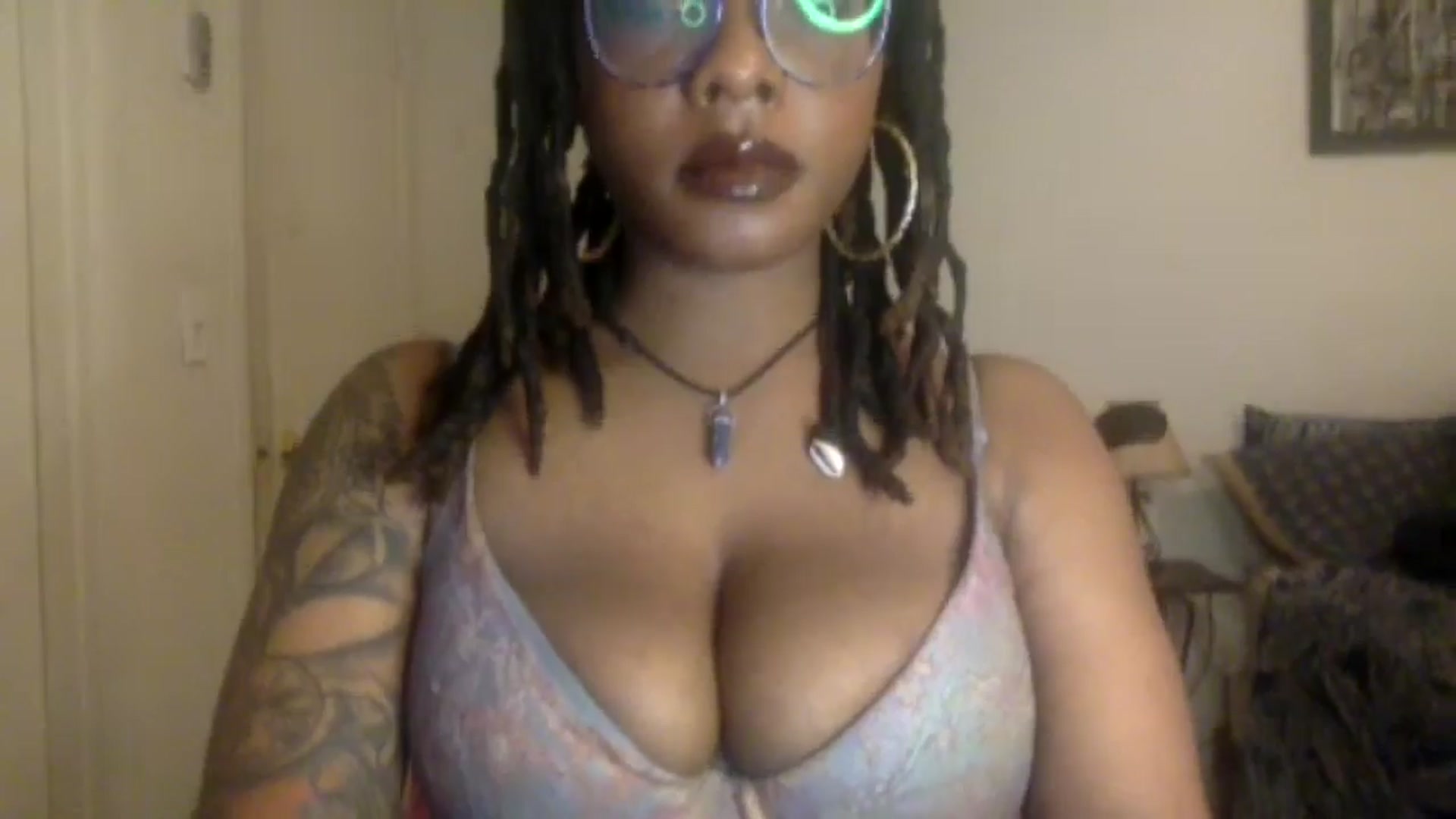 Gallery image thumbnail from warmhoney888's myfreecams stream on, 12/08/2024, 24:01 image 8 of 20