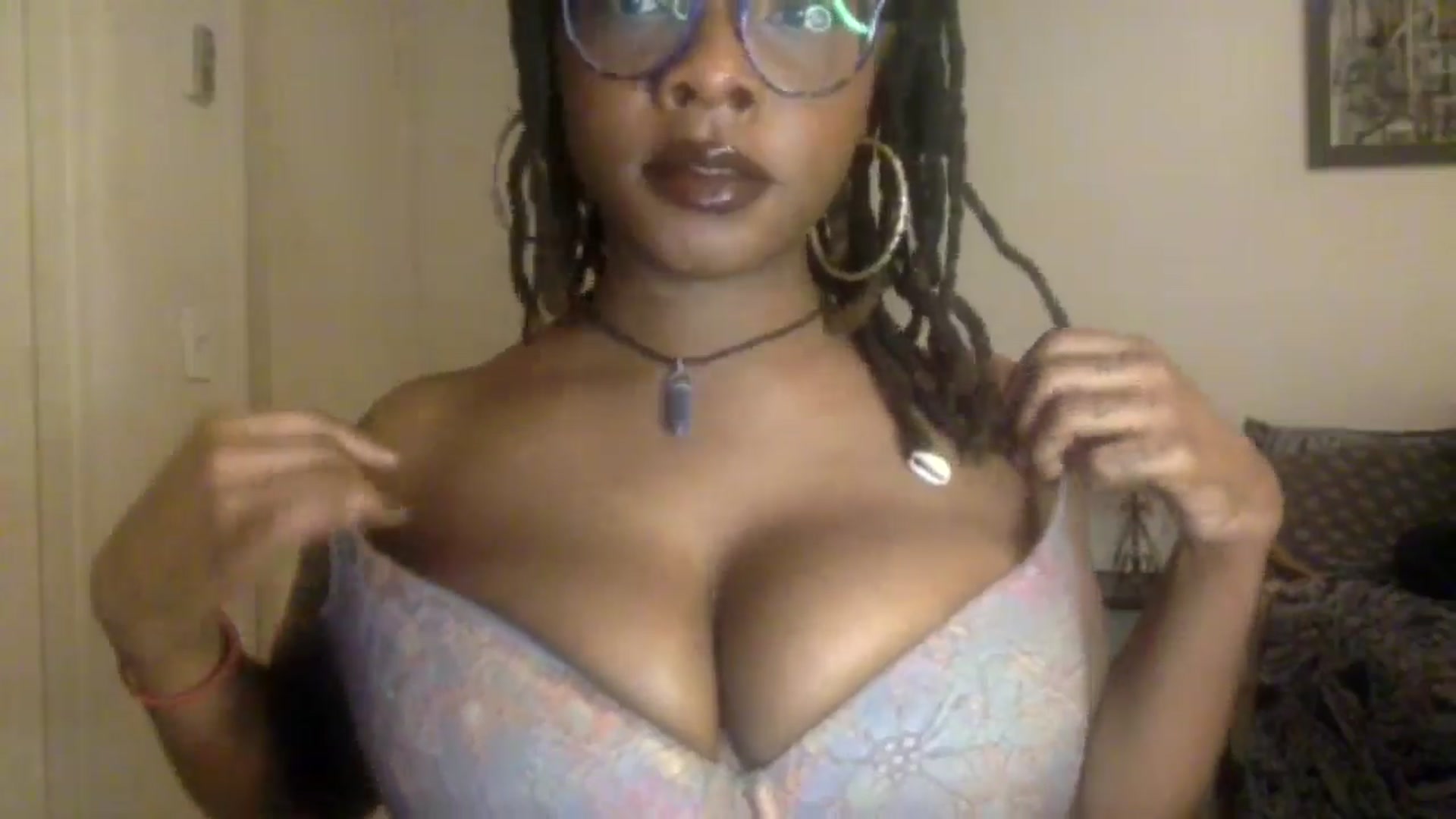 Gallery image thumbnail from warmhoney888's myfreecams stream on, 12/08/2024, 24:01 image 7 of 20
