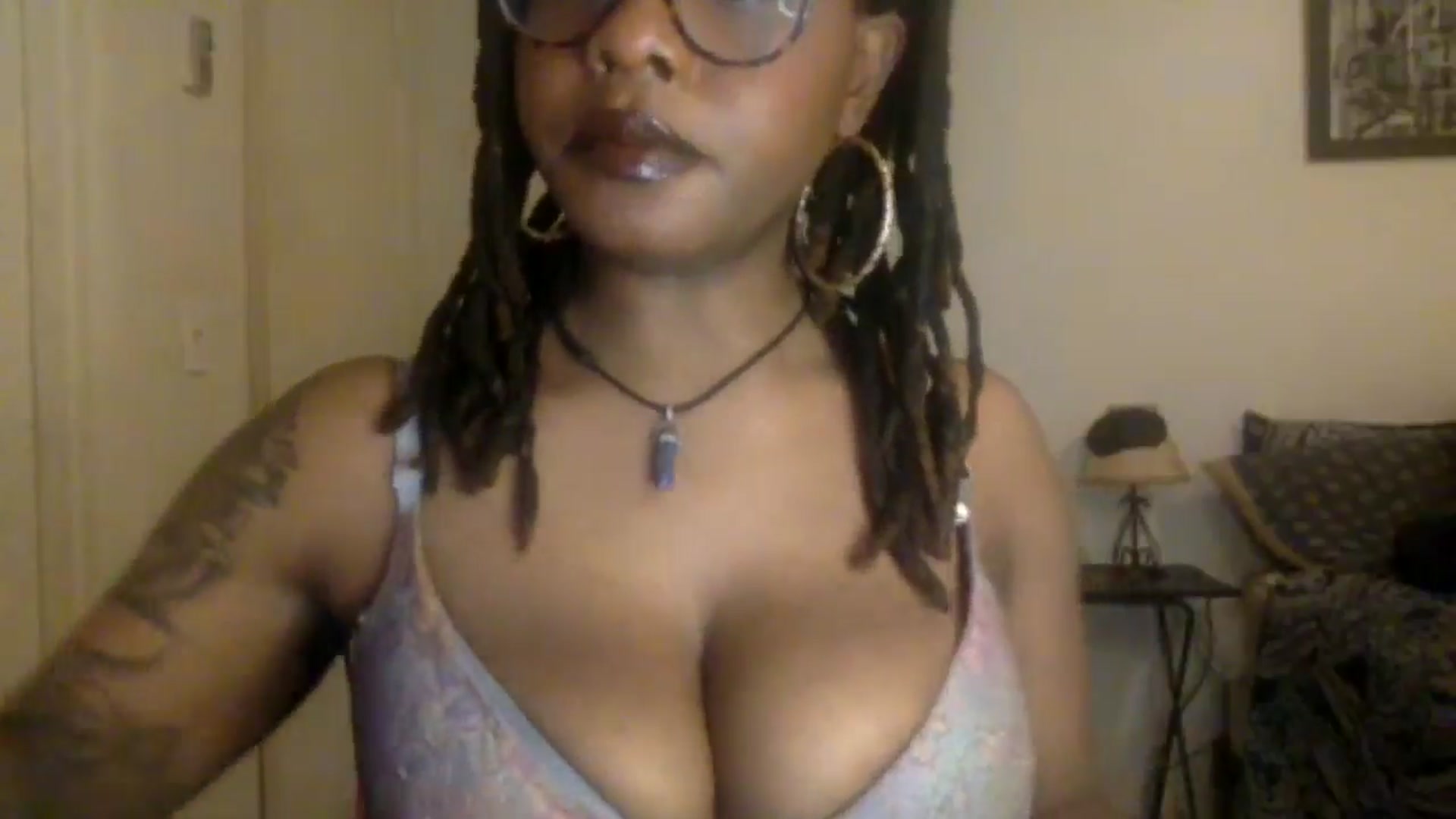 Gallery image thumbnail from warmhoney888's myfreecams stream on, 12/08/2024, 24:01 image 6 of 20
