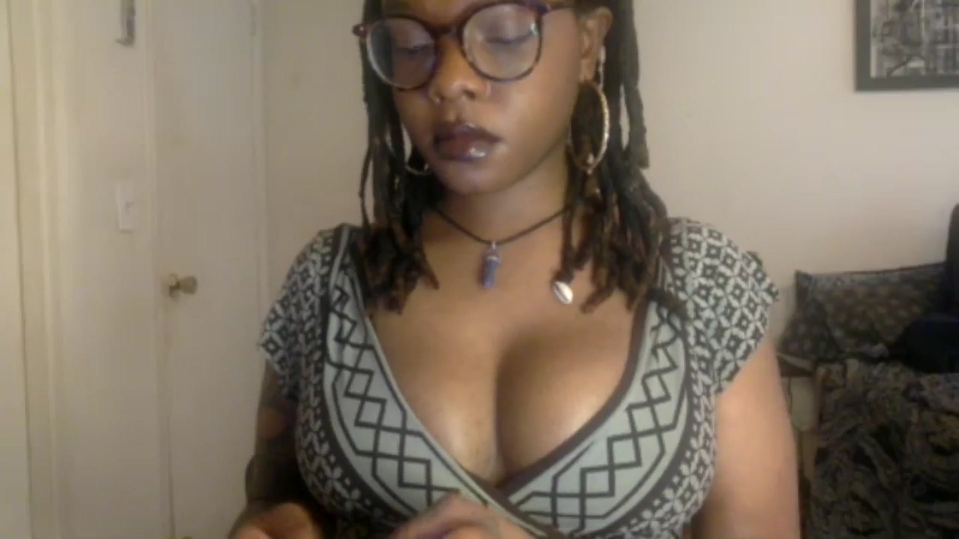 Gallery image thumbnail from warmhoney888's myfreecams stream on, 12/08/2024, 15:11 image 13 of 20