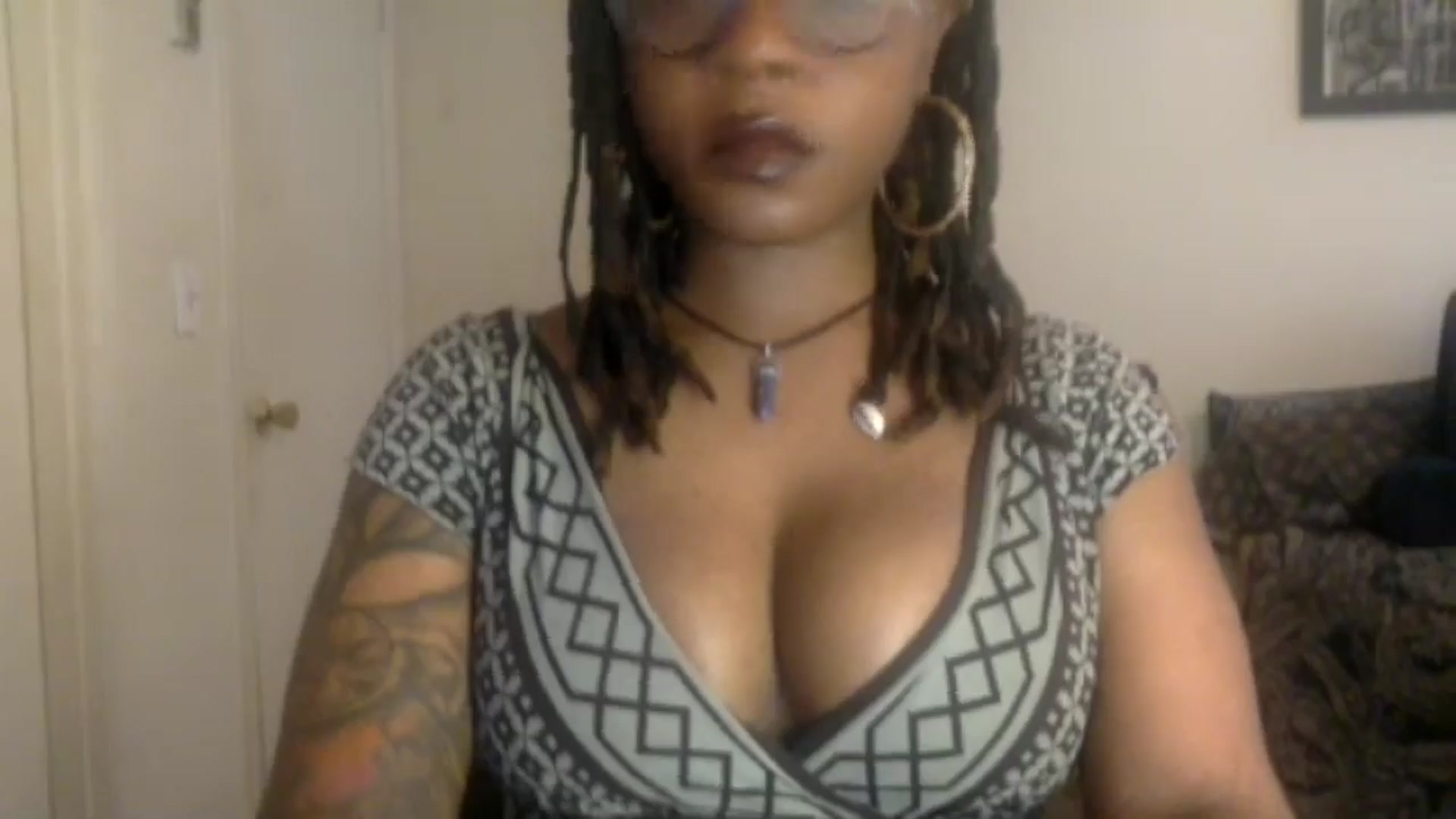 Gallery image thumbnail from warmhoney888's myfreecams stream on, 12/08/2024, 15:11 image 12 of 20
