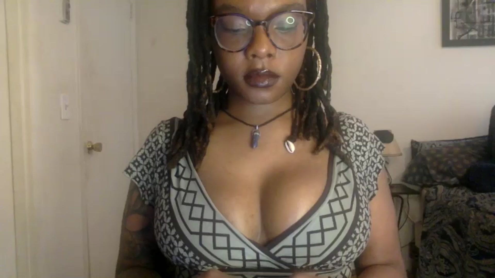 Gallery image thumbnail from warmhoney888's myfreecams stream on, 12/08/2024, 15:11 image 15 of 20