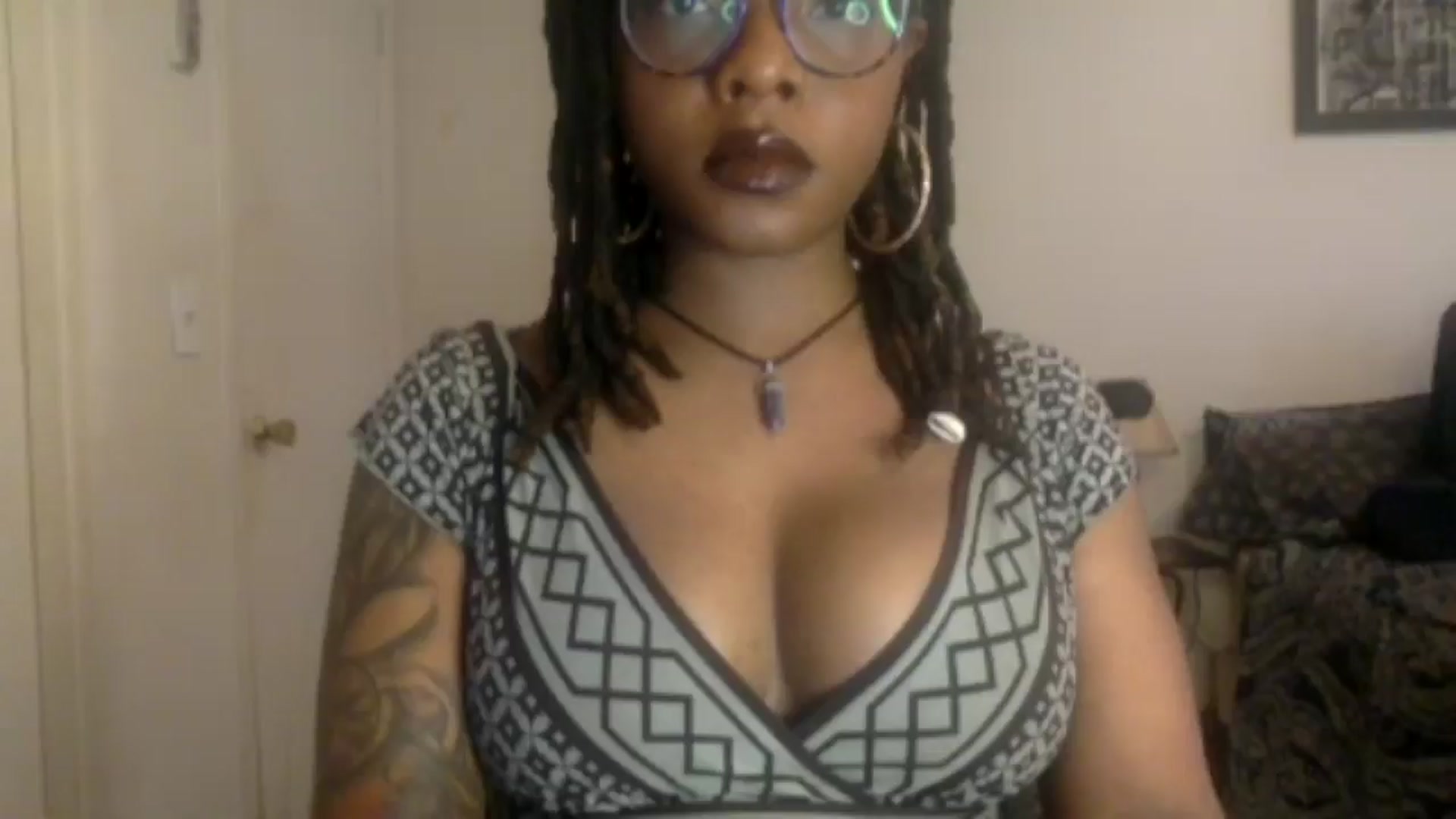 Gallery image thumbnail from warmhoney888's myfreecams stream on, 12/08/2024, 15:11 image 1 of 20