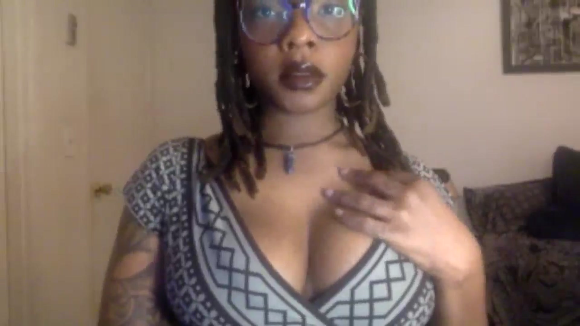 Gallery image thumbnail from warmhoney888's myfreecams stream on, 12/10/2024, 07:26 image 4 of 20