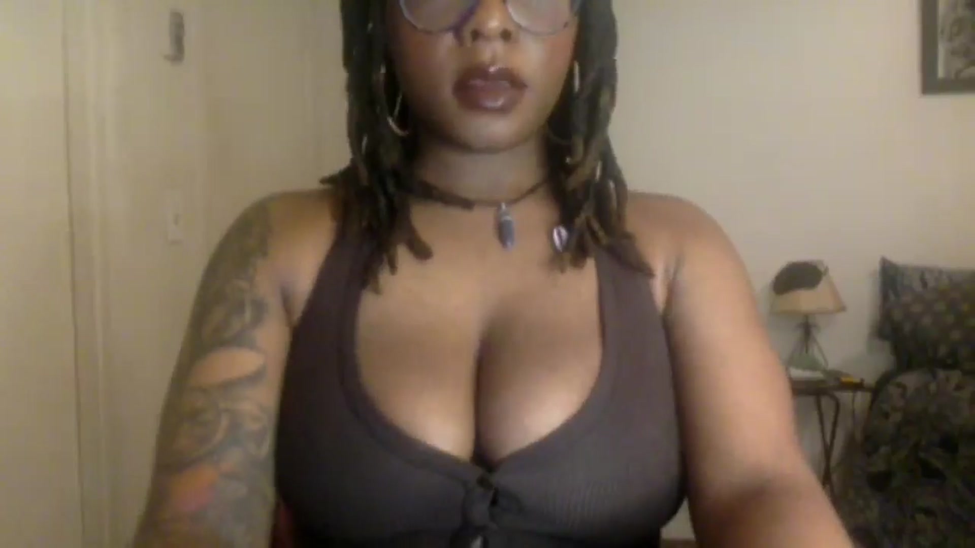 Gallery image thumbnail from warmhoney888's myfreecams stream on, 12/18/2024, 21:54 image 7 of 20