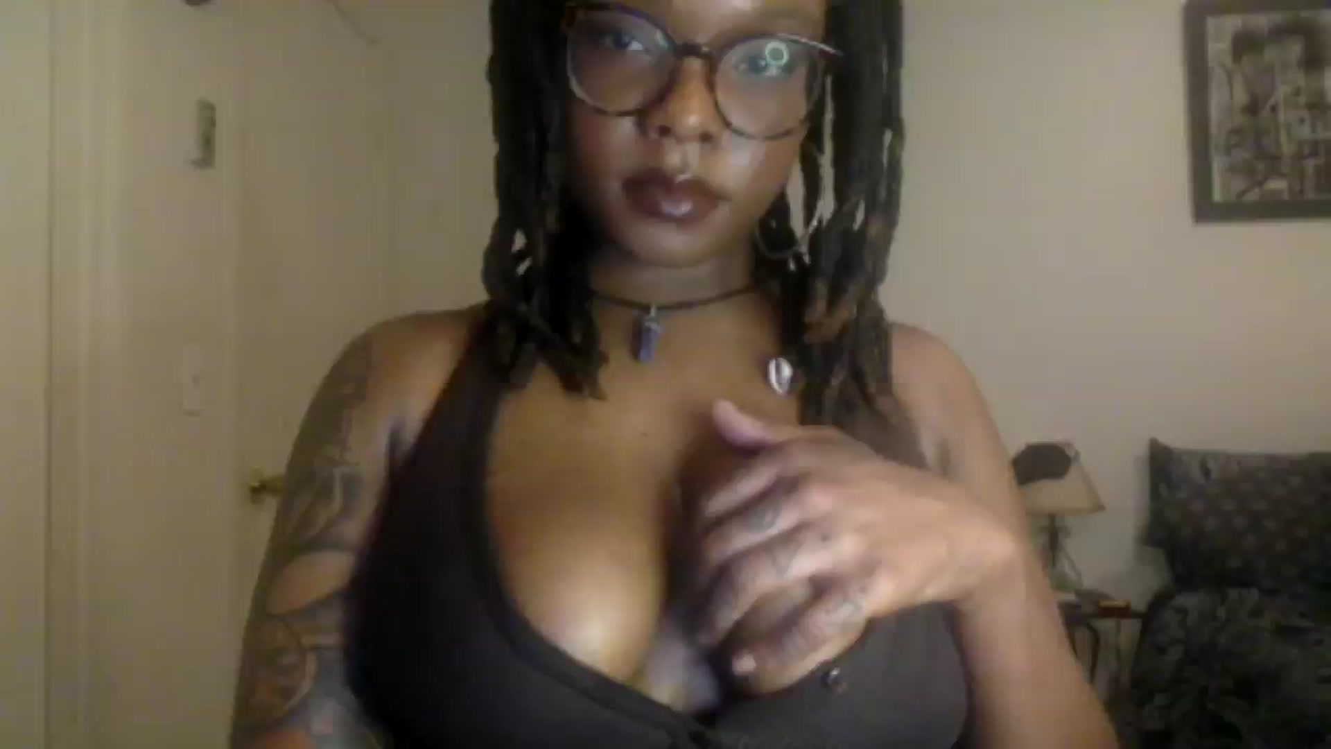 Gallery image thumbnail from warmhoney888's myfreecams stream on, 12/18/2024, 21:54 image 14 of 20