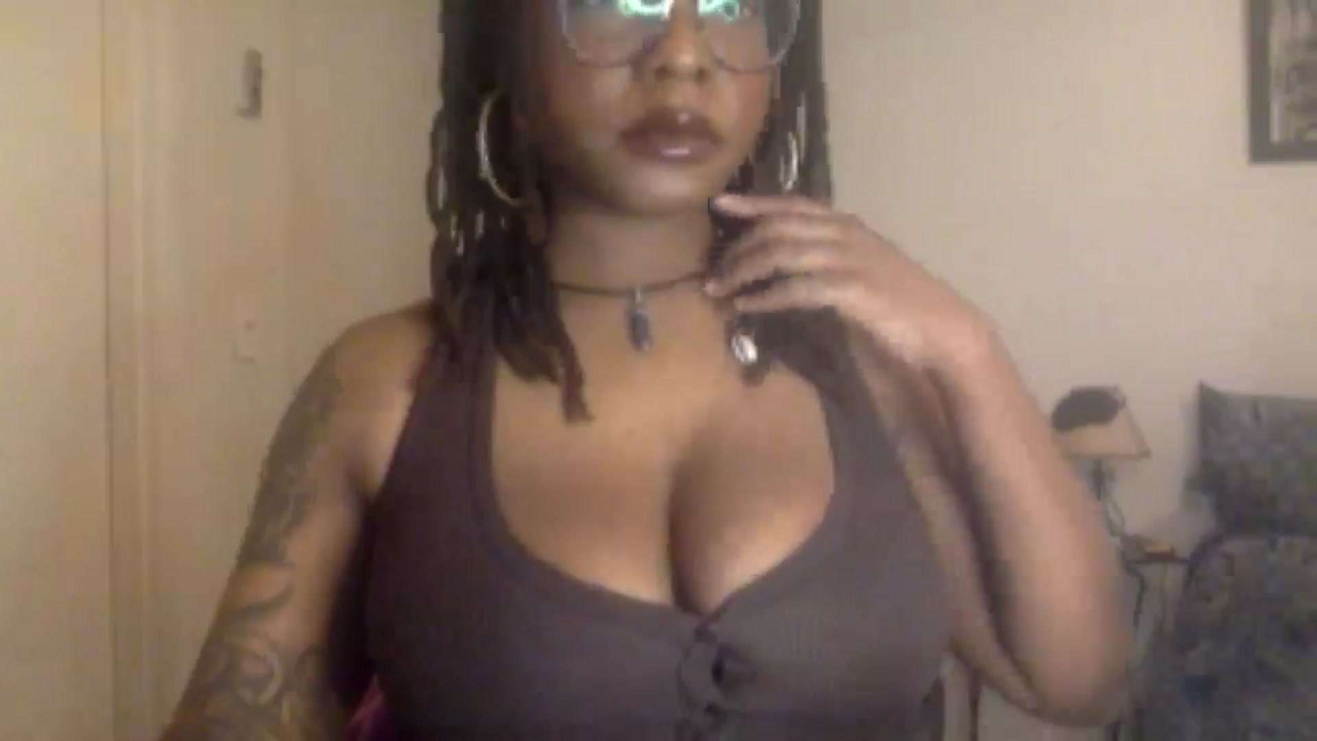 Gallery image thumbnail from warmhoney888's myfreecams stream on, 12/18/2024, 21:54 image 2 of 20