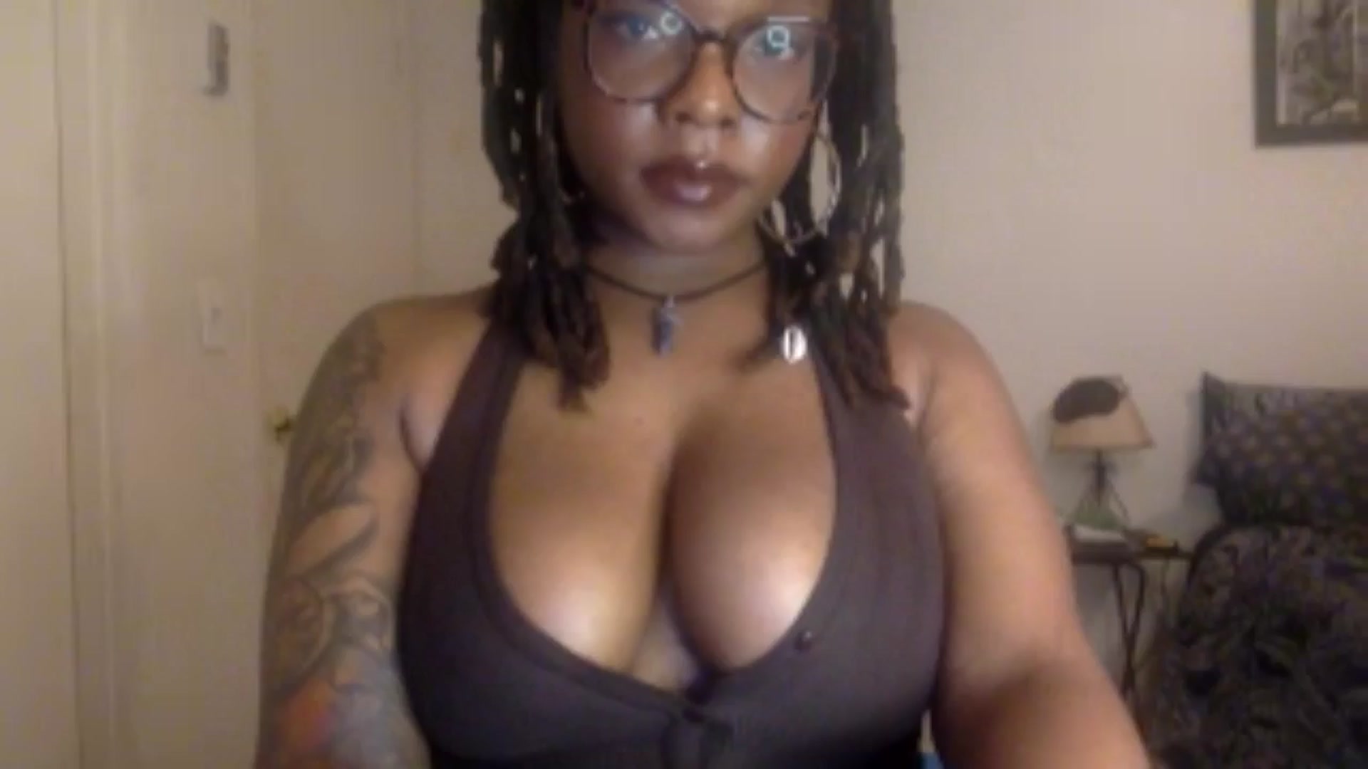 Gallery image thumbnail from warmhoney888's myfreecams stream on, 12/18/2024, 21:54 image 19 of 20