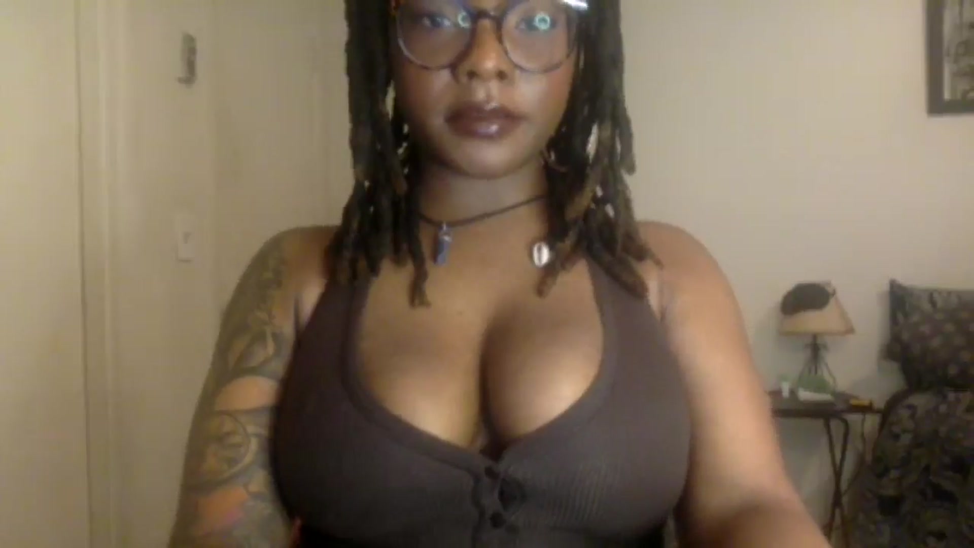 Gallery image thumbnail from warmhoney888's myfreecams stream on, 12/18/2024, 21:54 image 4 of 20
