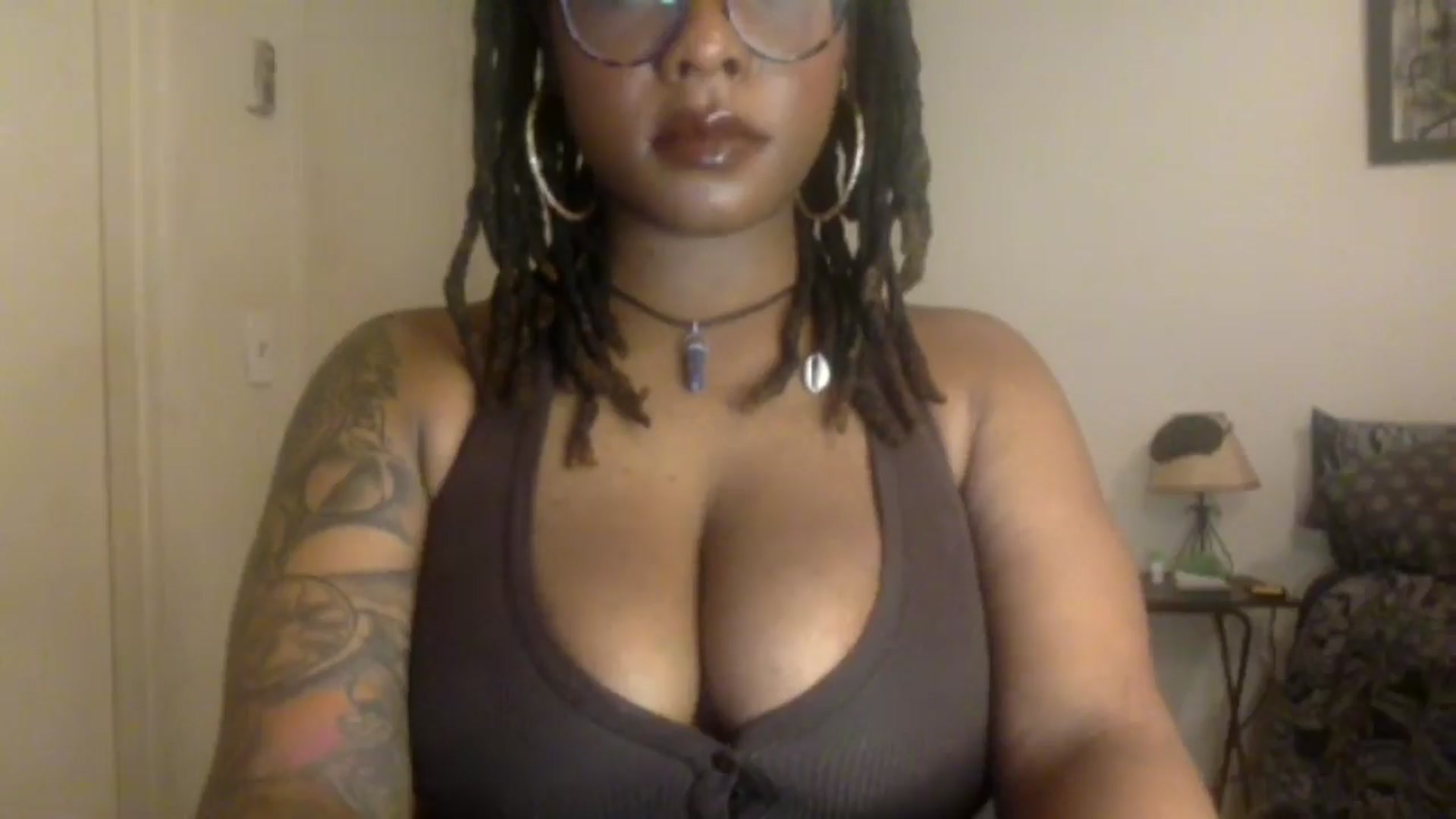 Gallery image thumbnail from warmhoney888's myfreecams stream on, 12/18/2024, 21:54 image 5 of 20