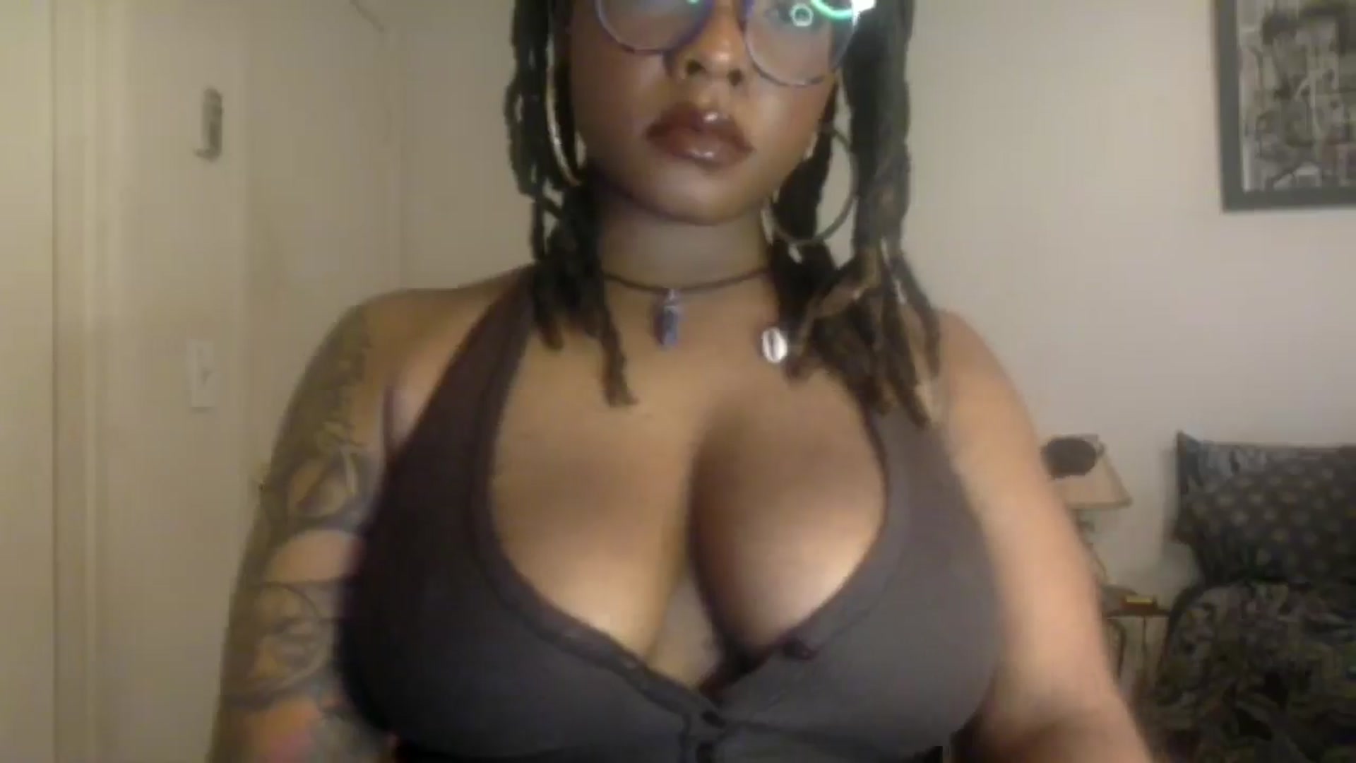 Gallery image thumbnail from warmhoney888's myfreecams stream on, 12/18/2024, 21:54 image 8 of 20