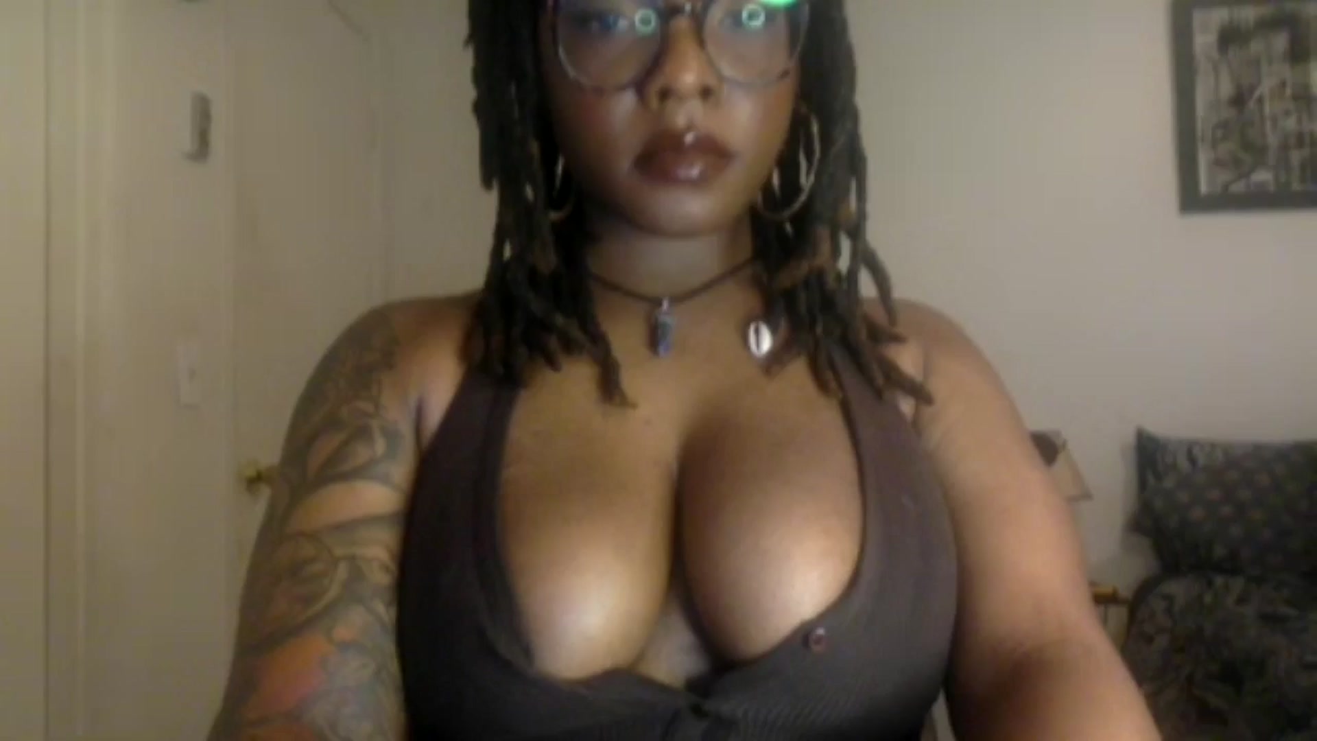 Gallery image thumbnail from warmhoney888's myfreecams stream on, 12/18/2024, 21:54 image 13 of 20