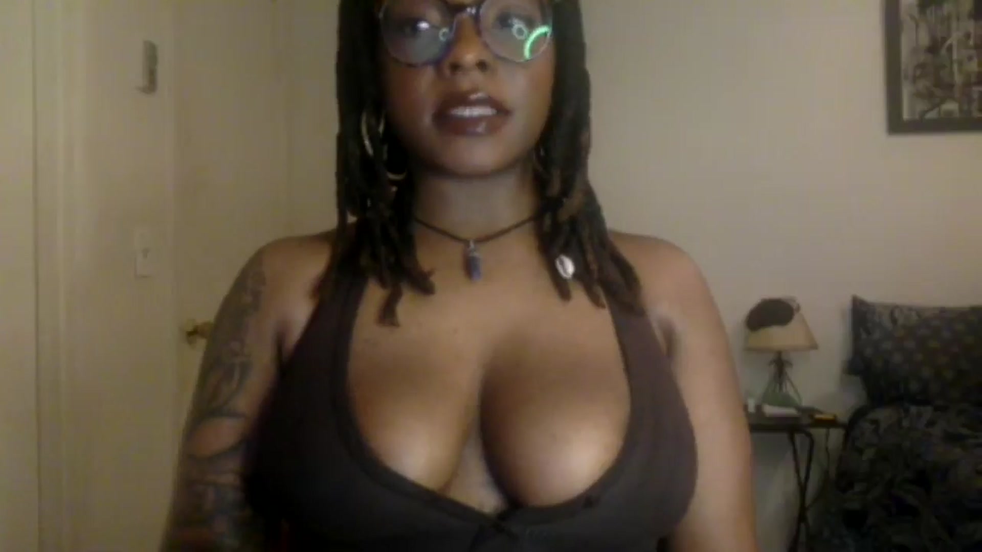 Gallery image thumbnail from warmhoney888's myfreecams stream on, 12/18/2024, 22:23 image 4 of 20