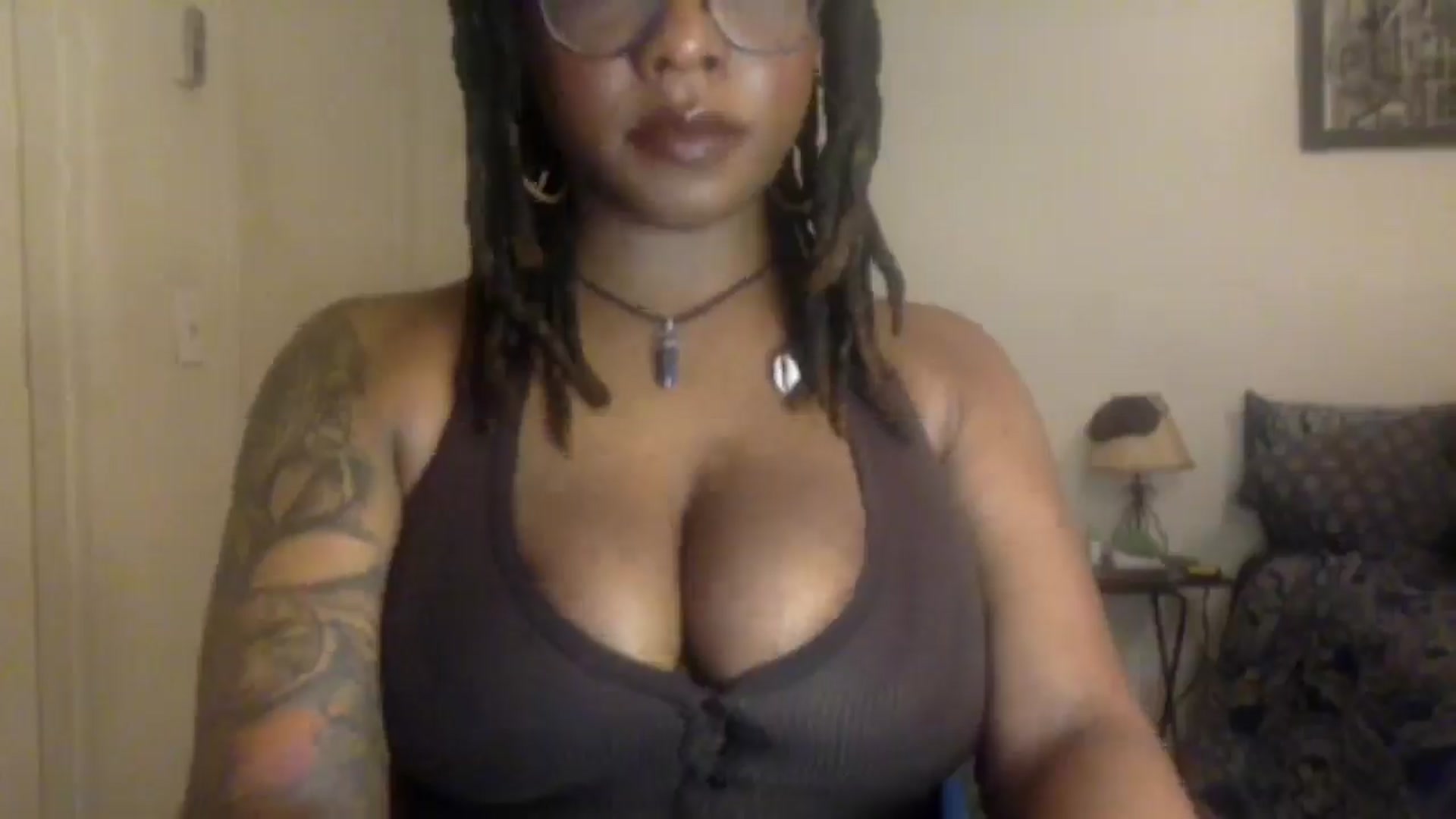 Gallery image thumbnail from warmhoney888's myfreecams stream on, 12/18/2024, 22:23 image 9 of 20