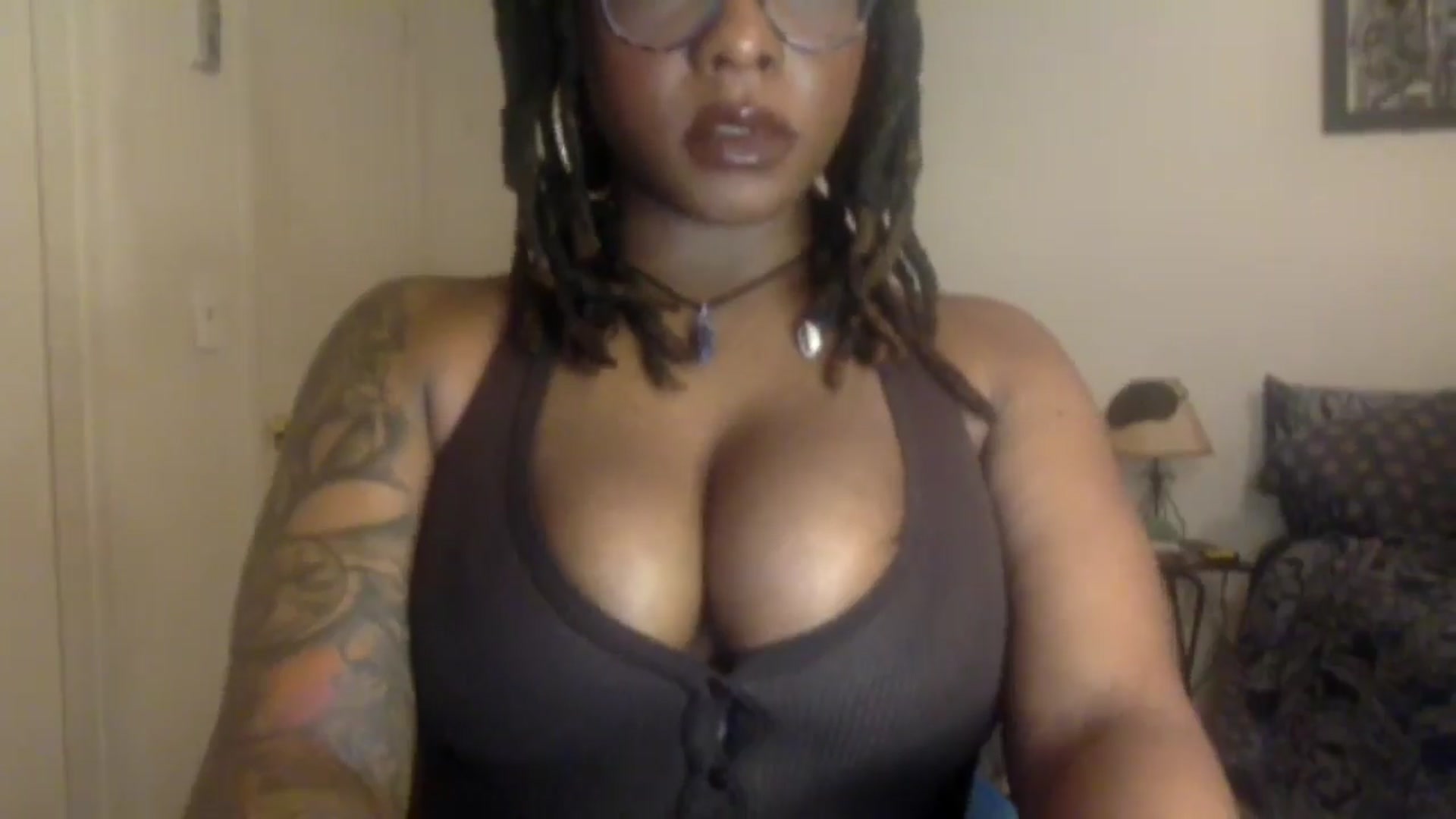 Gallery image thumbnail from warmhoney888's myfreecams stream on, 12/18/2024, 22:23 image 7 of 20