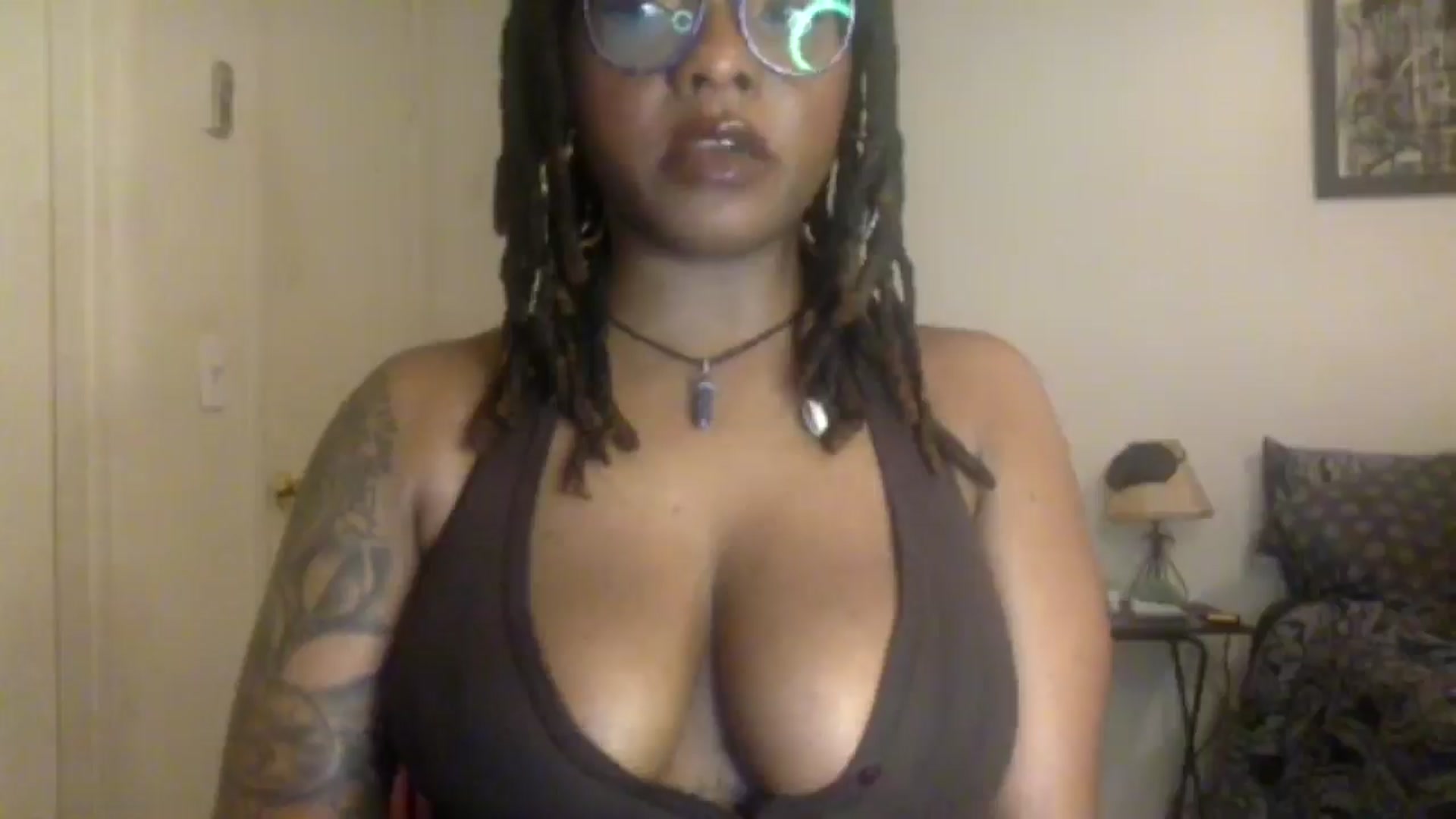 Gallery image thumbnail from warmhoney888's myfreecams stream on, 12/18/2024, 22:23 image 5 of 20