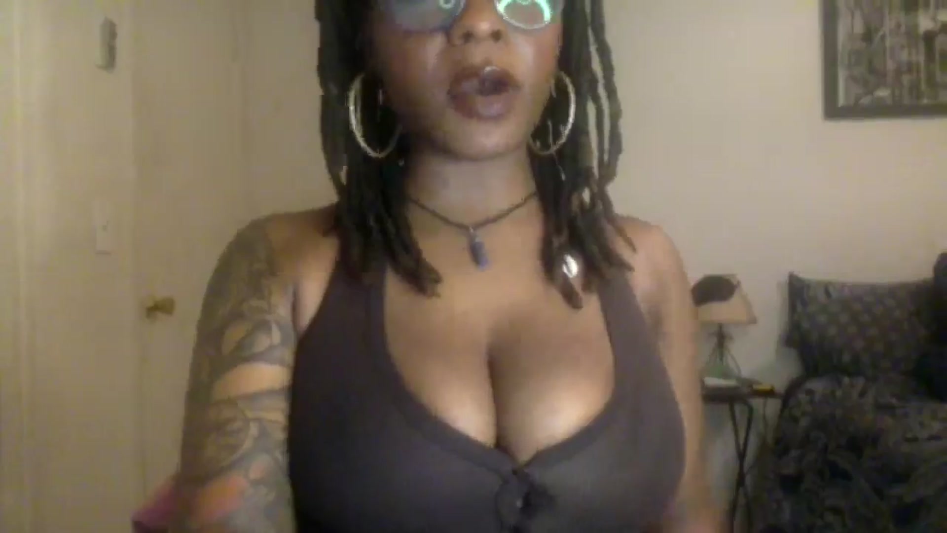 Gallery image thumbnail from warmhoney888's myfreecams stream on, 12/18/2024, 22:23 image 10 of 20