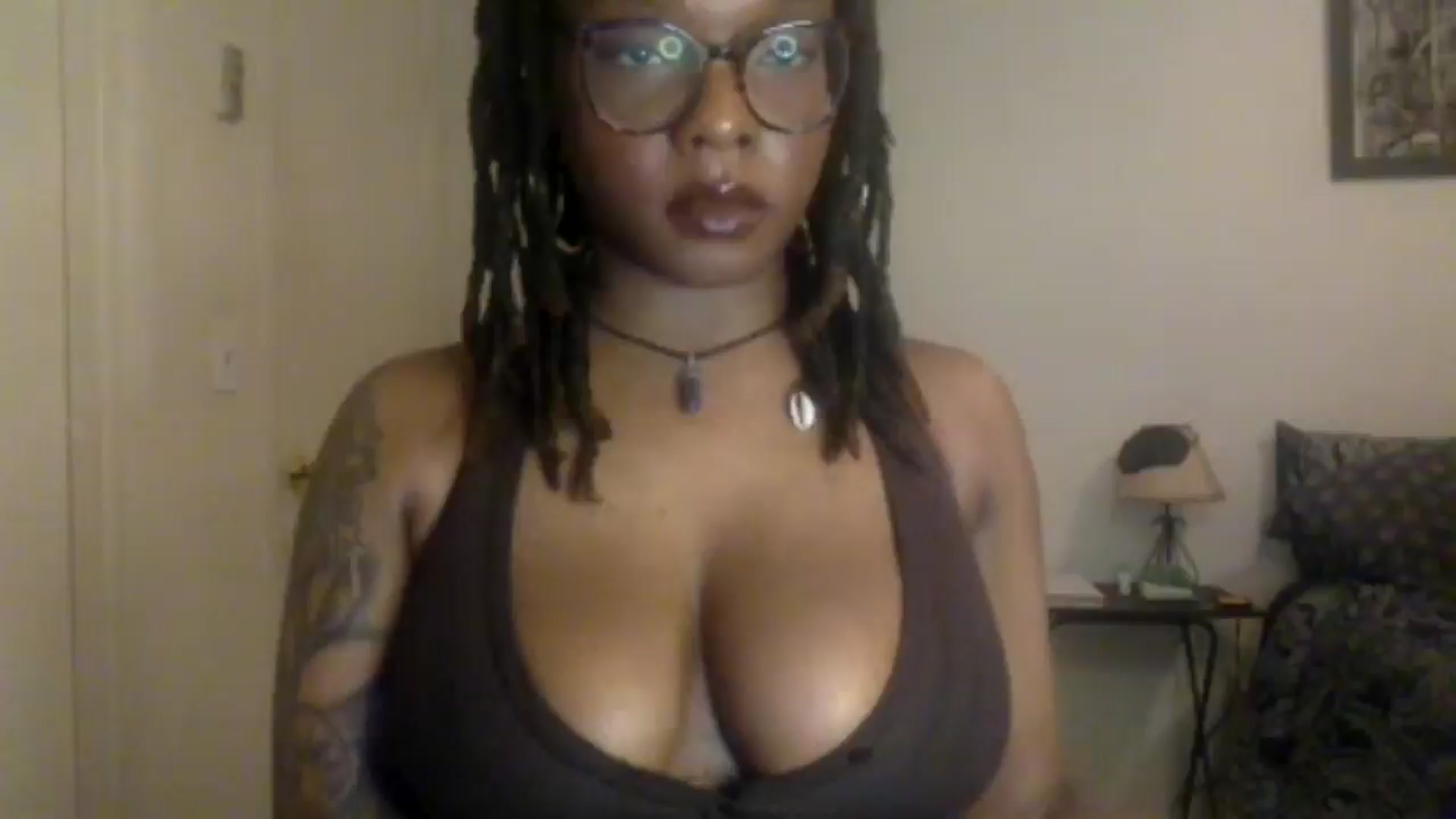 Gallery image thumbnail from warmhoney888's myfreecams stream on, 12/18/2024, 22:23 image 1 of 20
