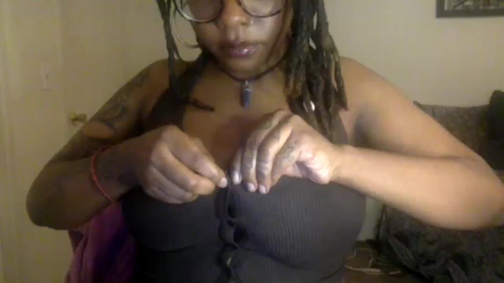 Gallery image thumbnail from warmhoney888's myfreecams stream on, 12/18/2024, 22:23 image 19 of 20