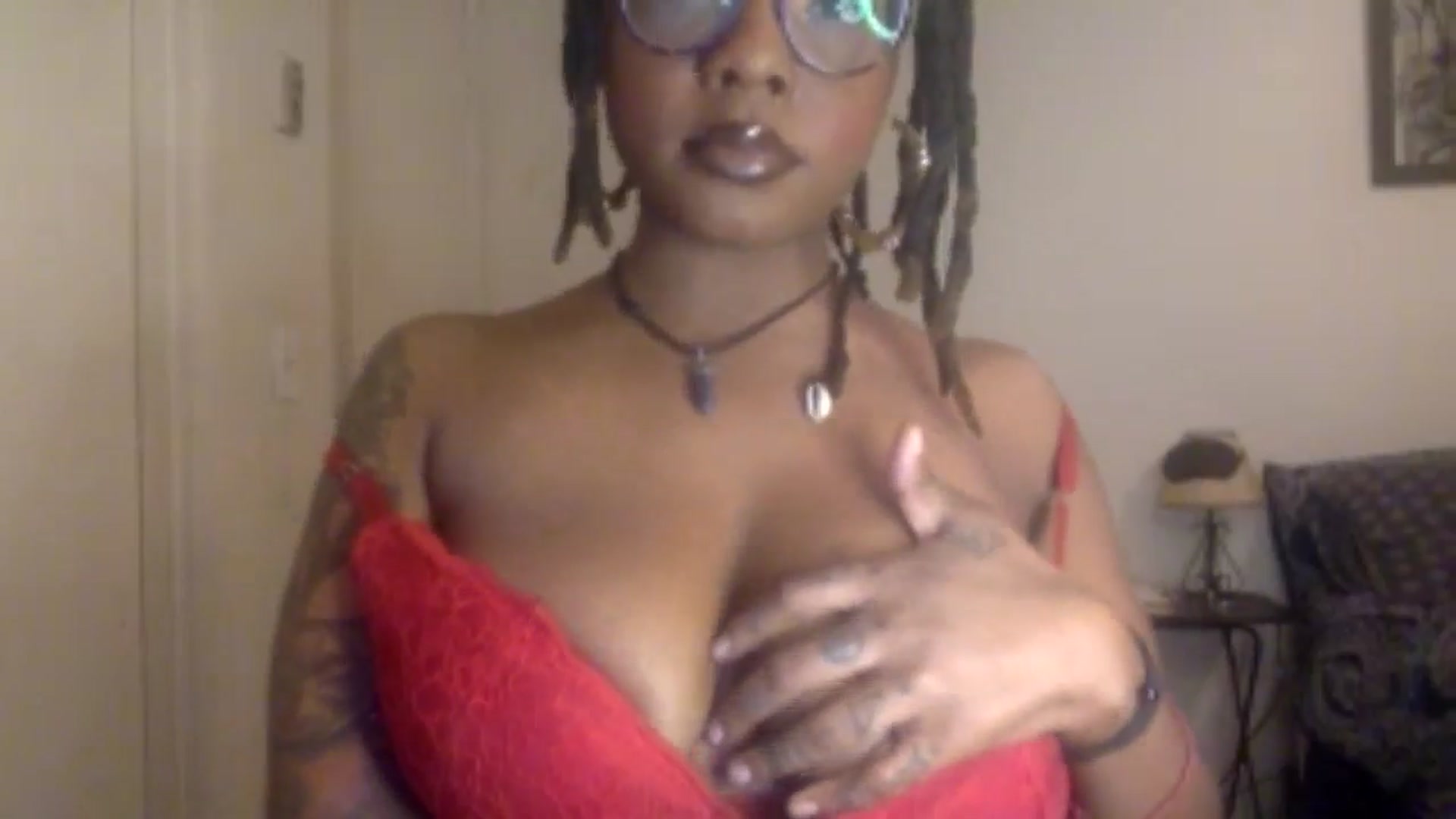 Gallery image thumbnail from warmhoney888's myfreecams stream on, 01/03/2025, 03:10 image 8 of 20
