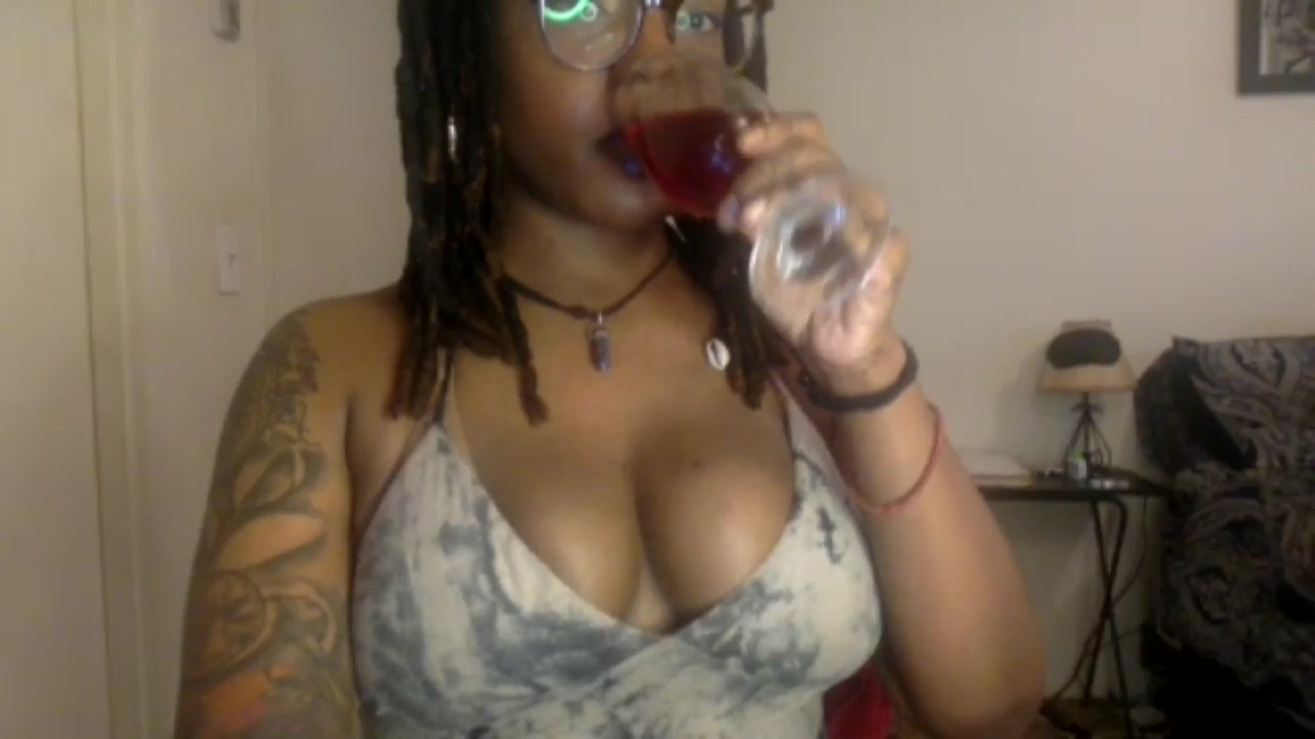 Gallery image thumbnail from warmhoney888's myfreecams stream on, 01/05/2025, 18:10 image 3 of 20
