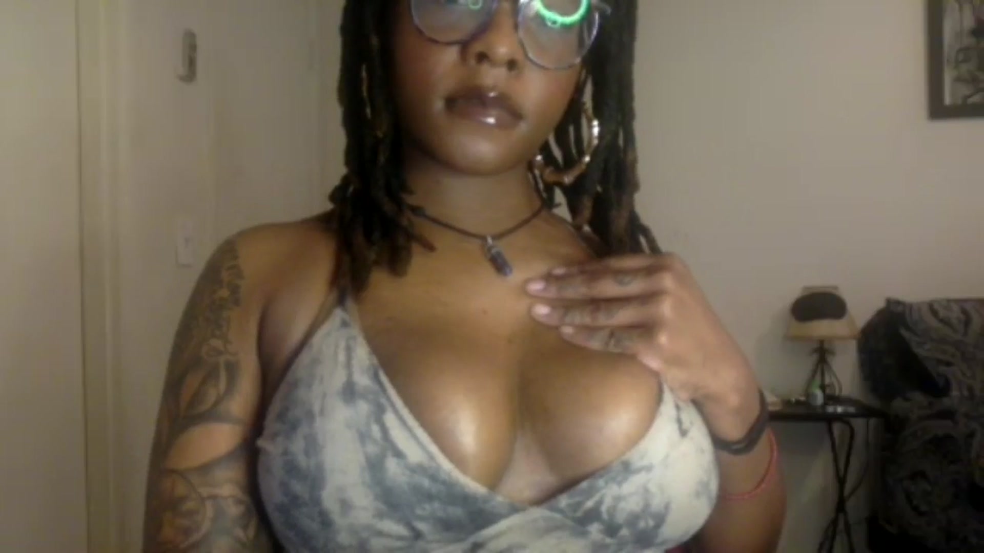 Gallery image thumbnail from warmhoney888's myfreecams stream on, 01/05/2025, 18:54 image 17 of 20