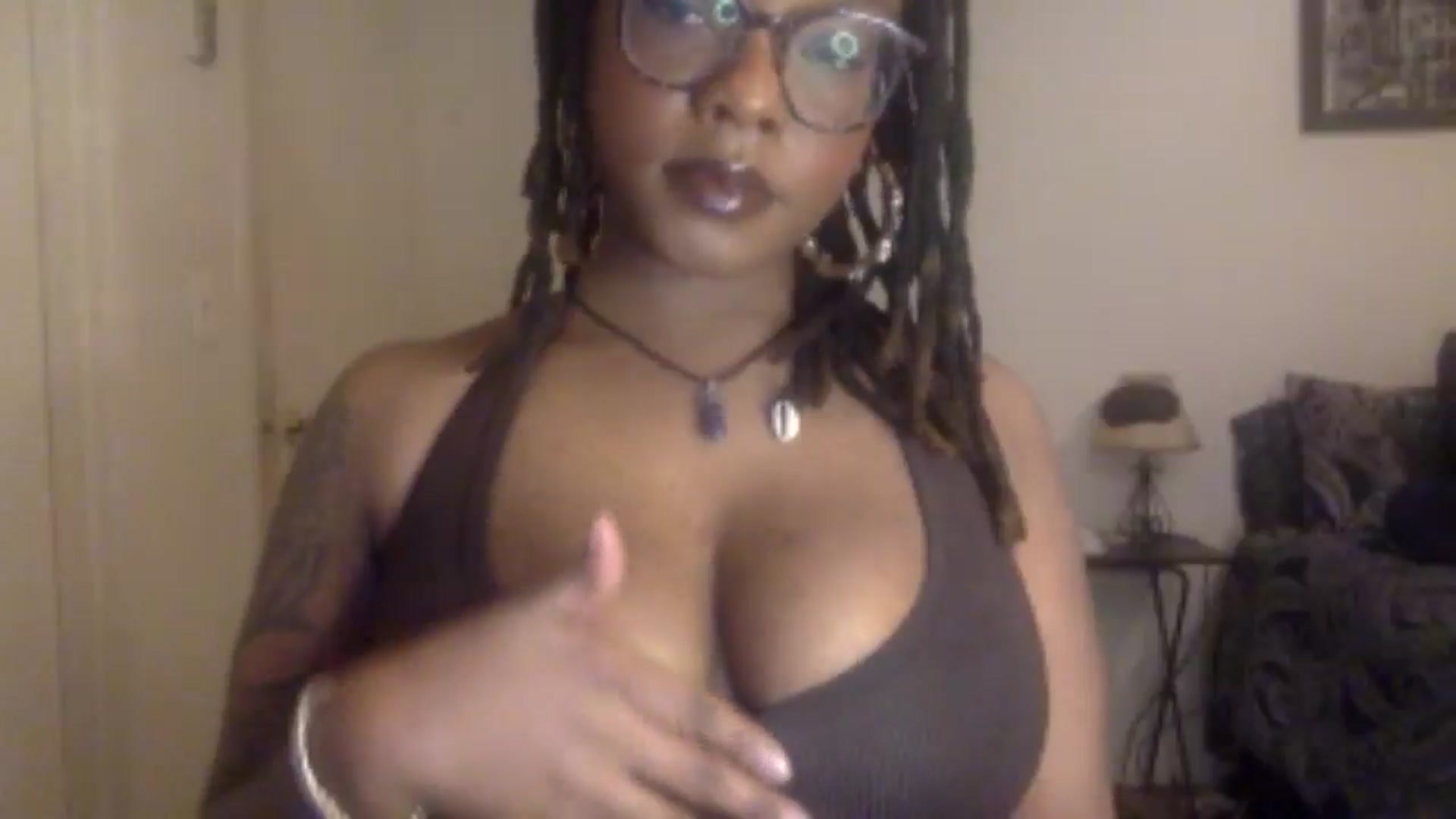 Gallery image thumbnail from warmhoney888's myfreecams stream on, 01/08/2025, 12:28 image 3 of 20