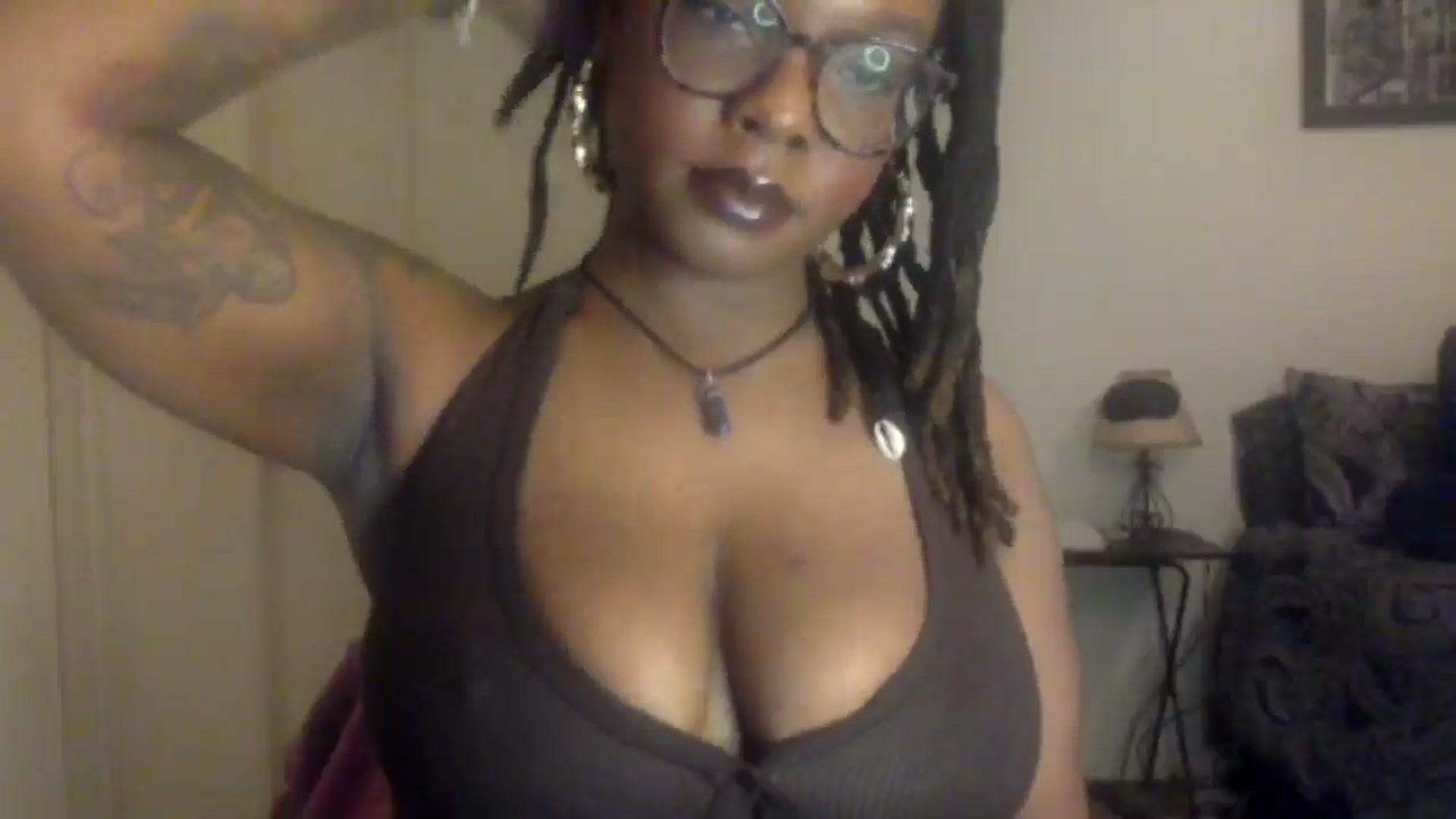 Gallery image thumbnail from warmhoney888's myfreecams stream on, 01/08/2025, 12:28 image 5 of 20
