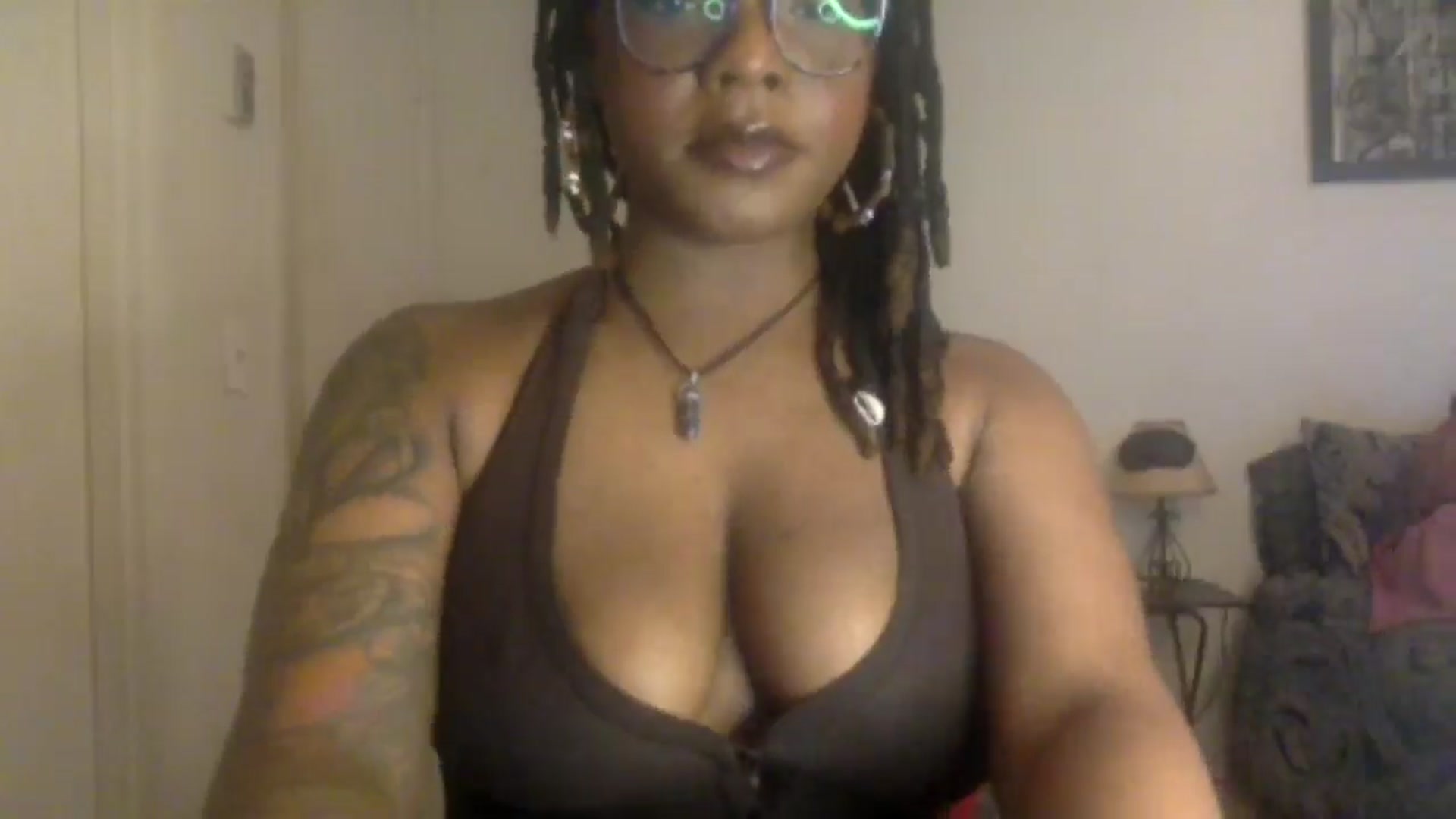 Gallery image thumbnail from warmhoney888's myfreecams stream on, 01/08/2025, 13:02 image 9 of 20