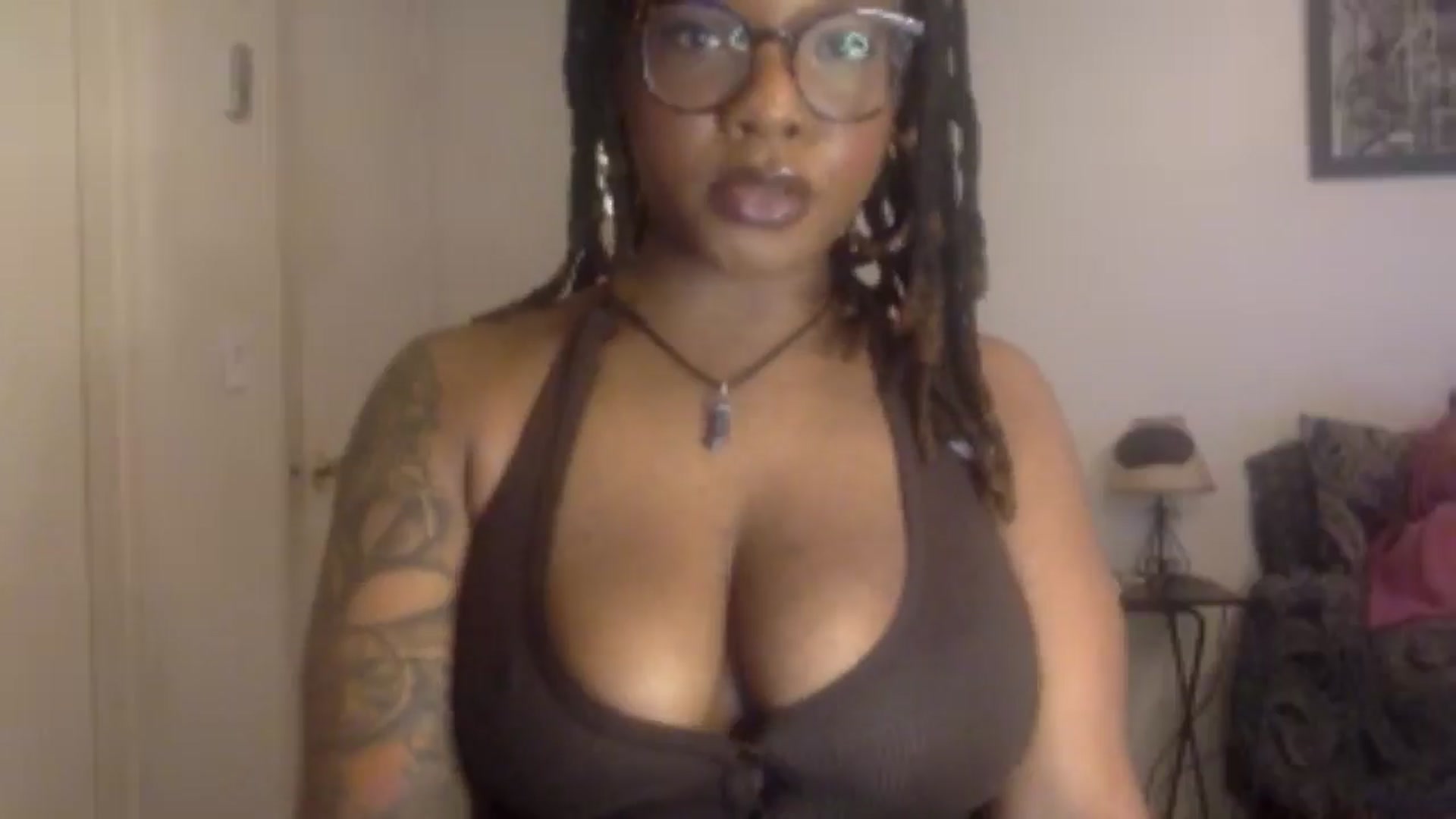 Gallery image thumbnail from warmhoney888's myfreecams stream on, 01/08/2025, 13:02 image 13 of 20