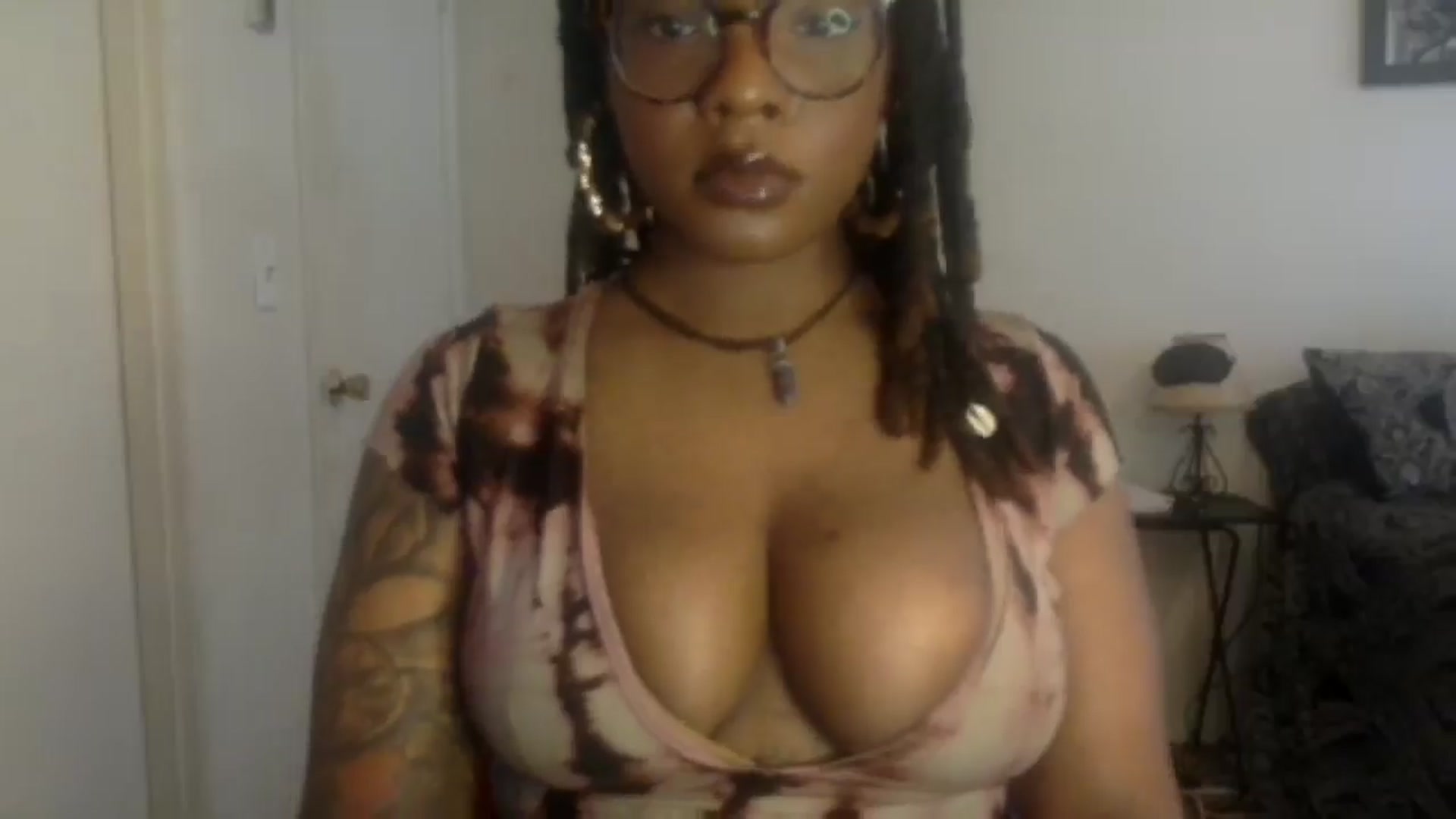 Gallery image thumbnail from warmhoney888's myfreecams stream on, 01/11/2025, 19:30 image 2 of 20