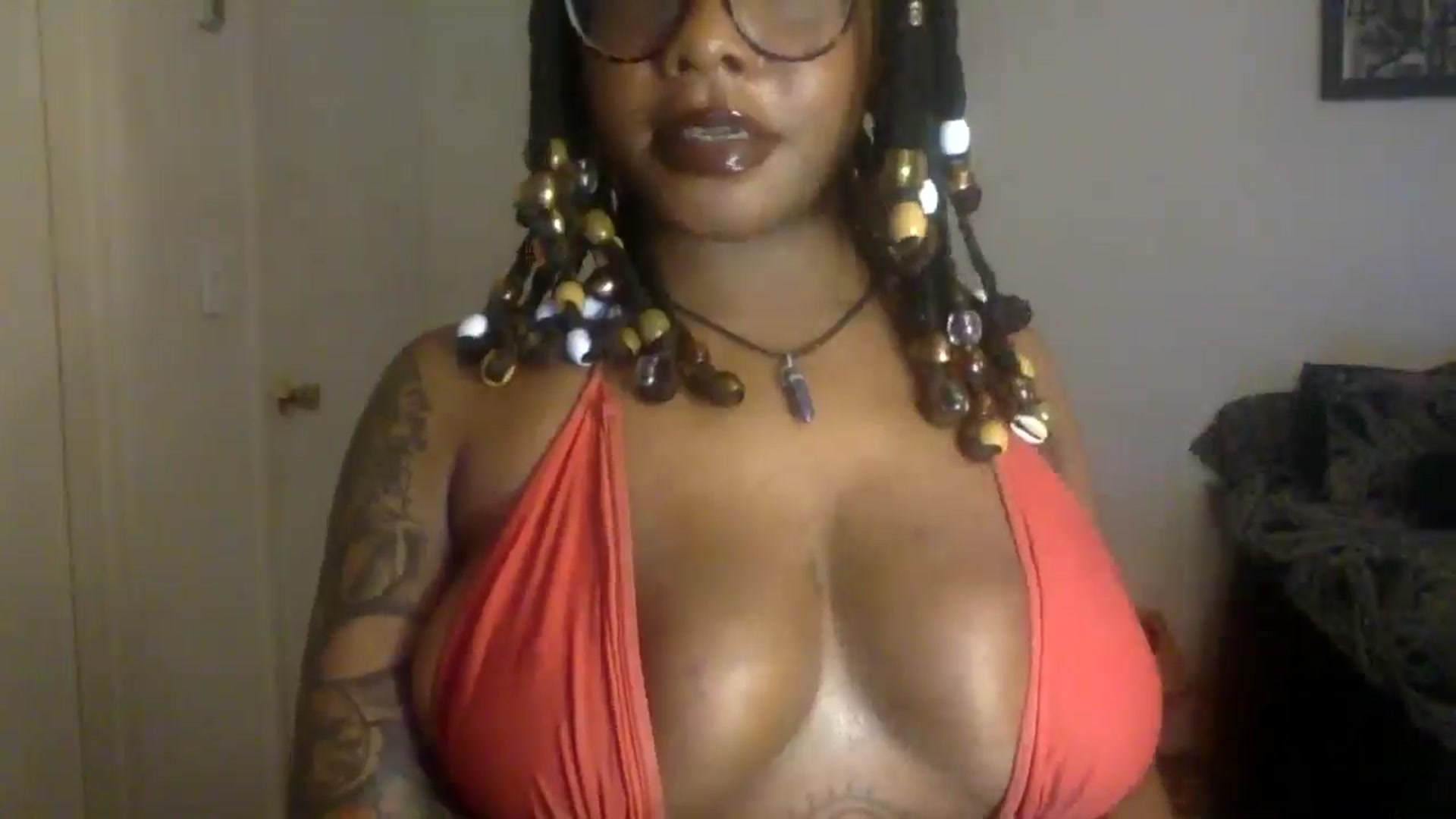 Gallery image thumbnail from warmhoney888's myfreecams stream on, 02/16/2025, 11:35 image 4 of 20