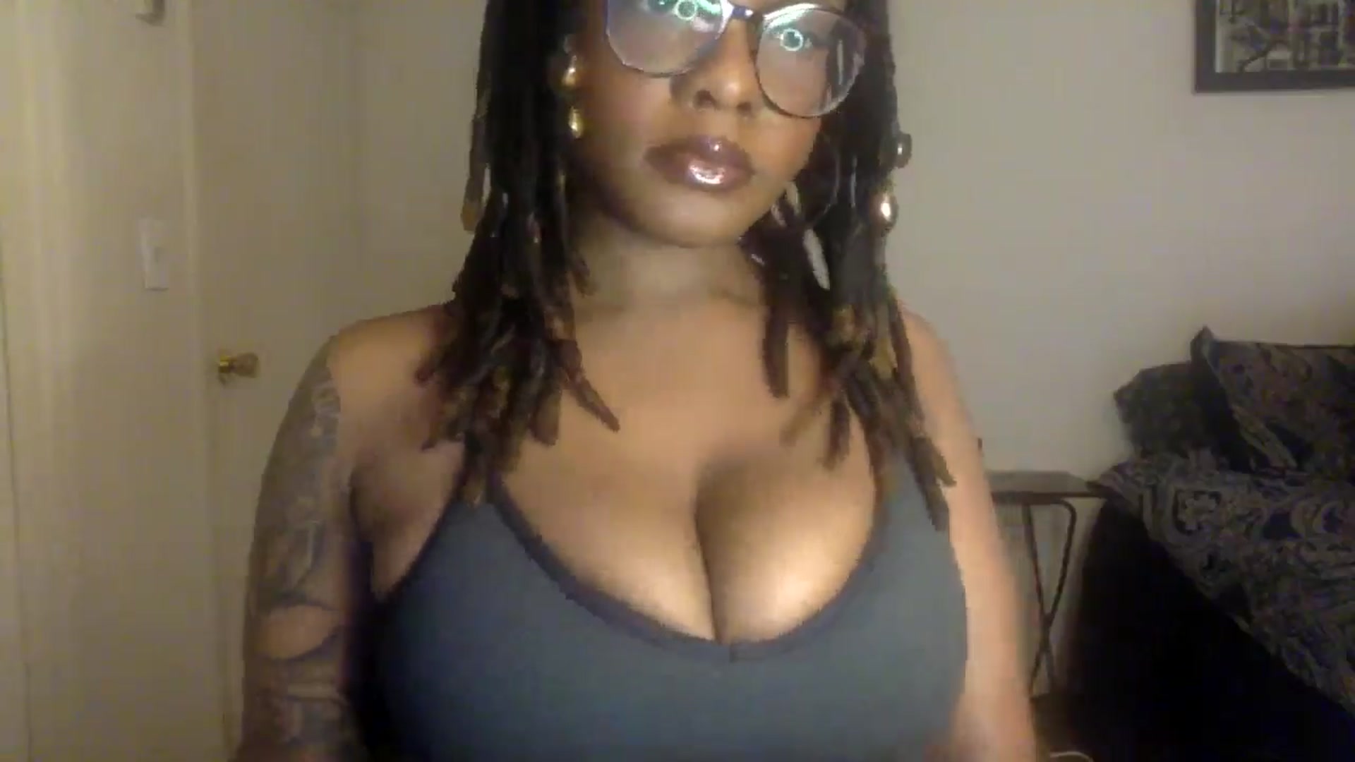 Gallery image thumbnail from warmhoney888's myfreecams stream on, 04/29/2025, 10:16 image 6 of 20