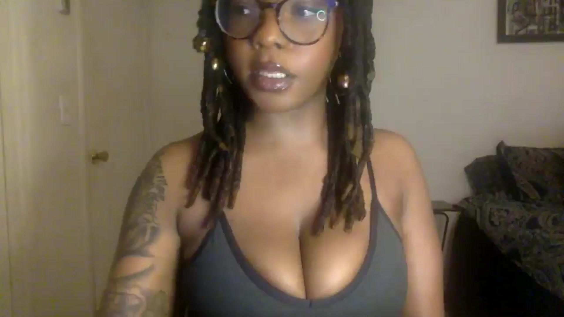Gallery image thumbnail from warmhoney888's myfreecams stream on, 04/29/2025, 10:16 image 12 of 20