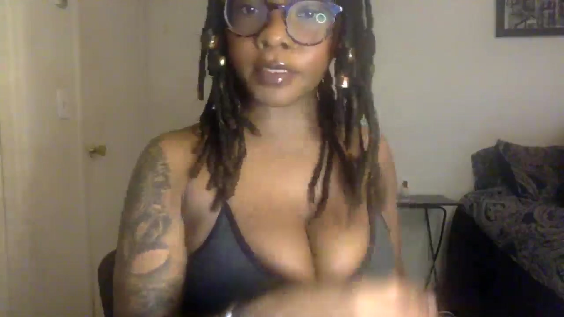 Gallery image thumbnail from warmhoney888's myfreecams stream on, 04/29/2025, 11:07 image 7 of 20