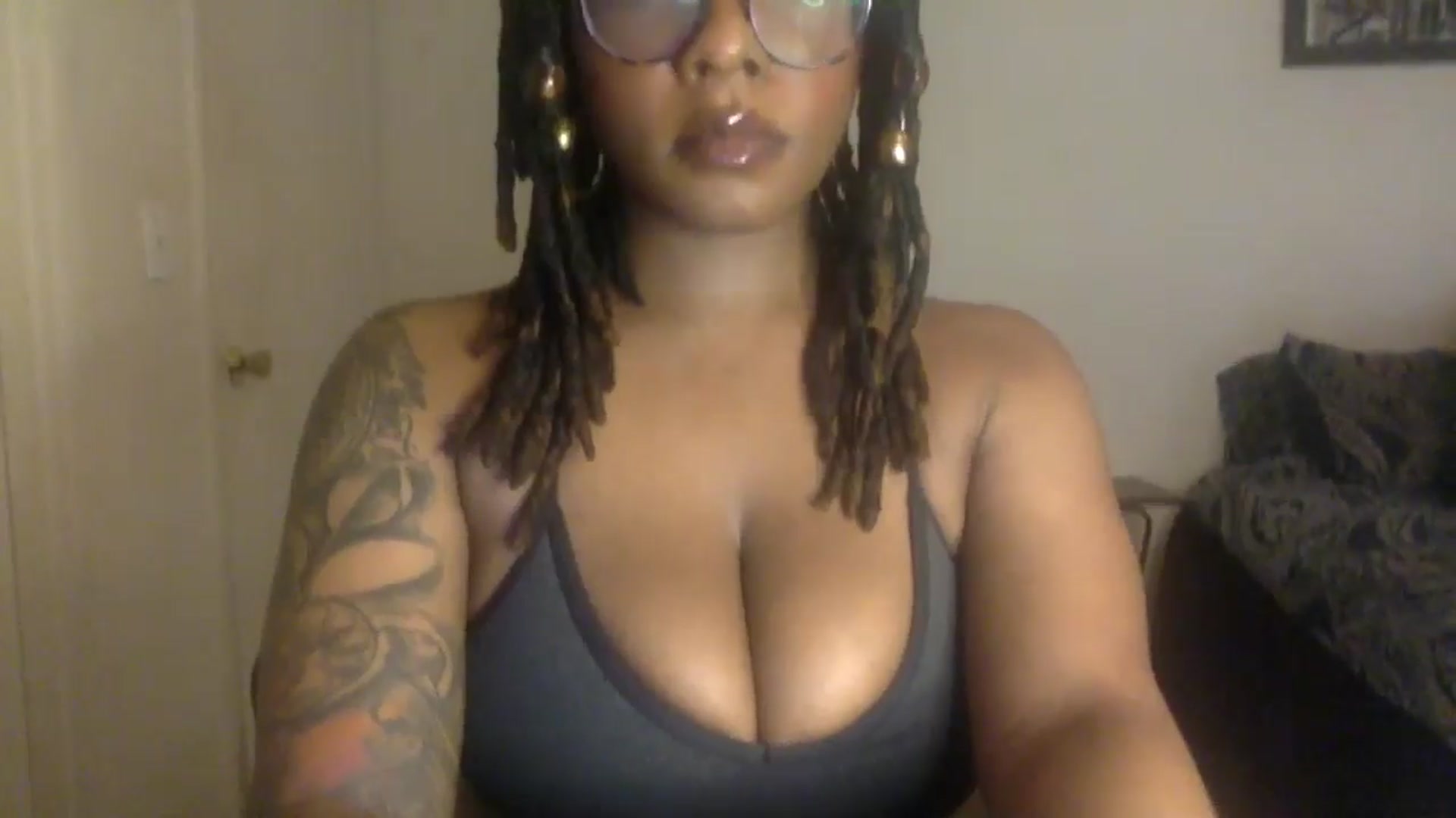 Gallery image thumbnail from warmhoney888's myfreecams stream on, 04/29/2025, 11:07 image 6 of 20