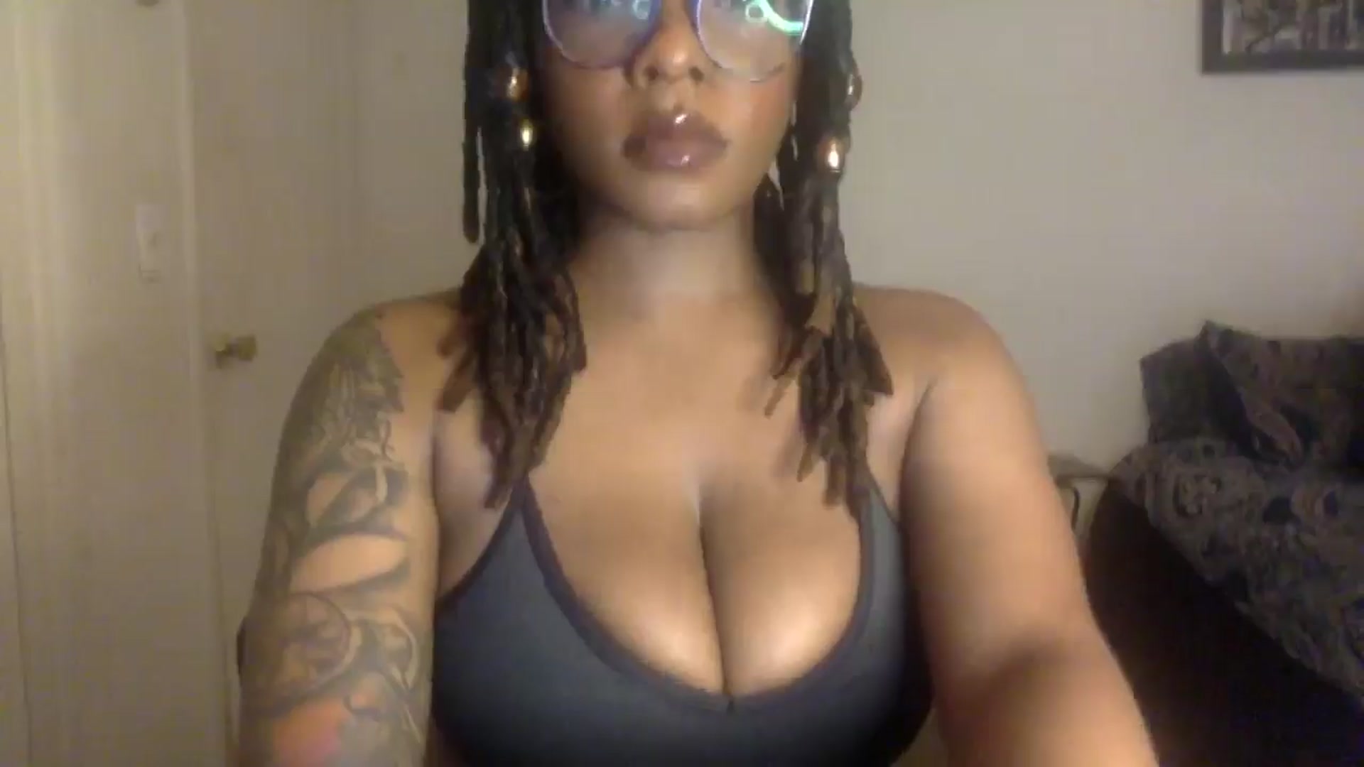 Gallery image thumbnail from warmhoney888's myfreecams stream on, 04/29/2025, 11:07 image 8 of 20