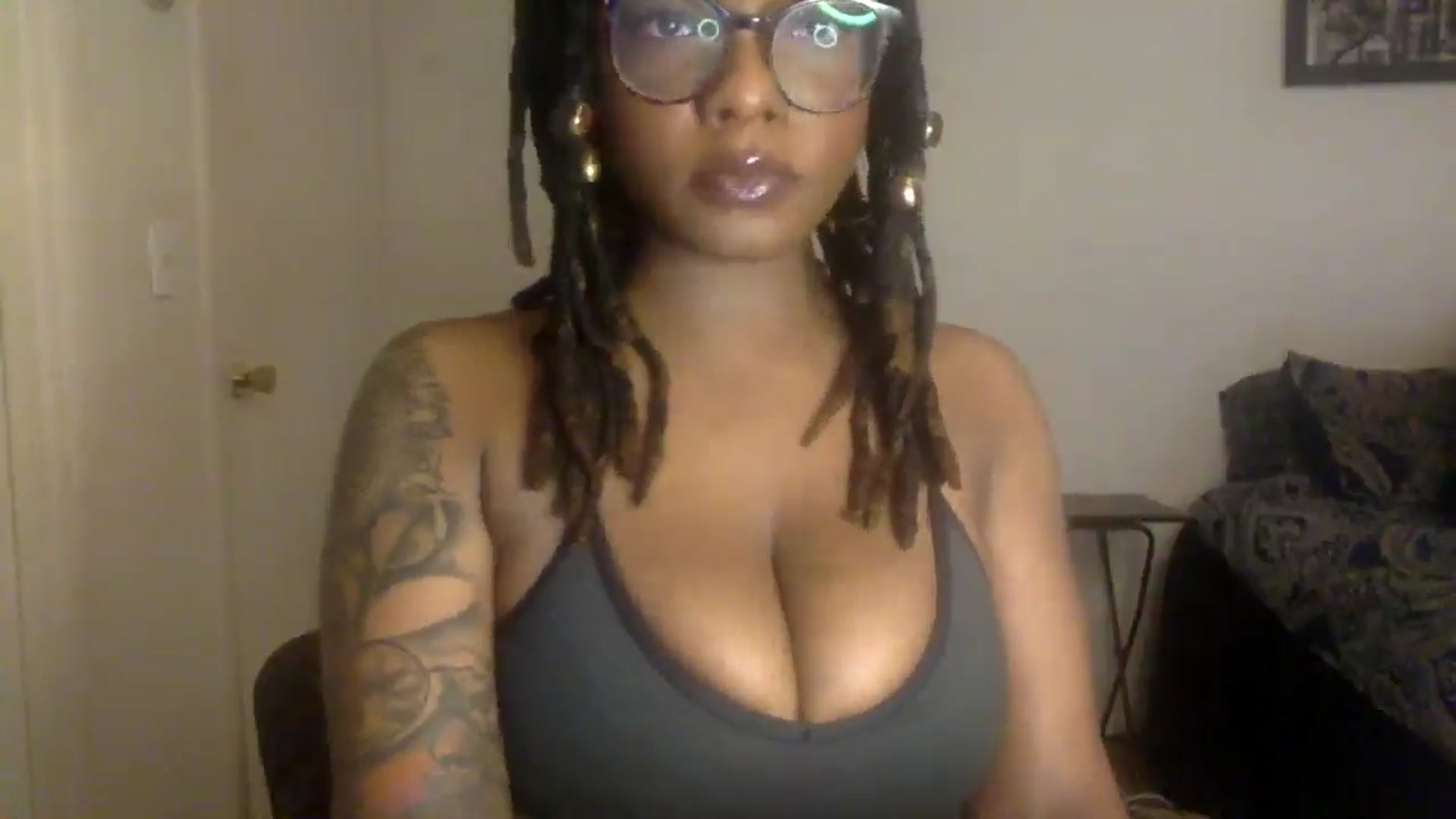 Gallery image thumbnail from warmhoney888's myfreecams stream on, 04/29/2025, 11:07 image 10 of 20