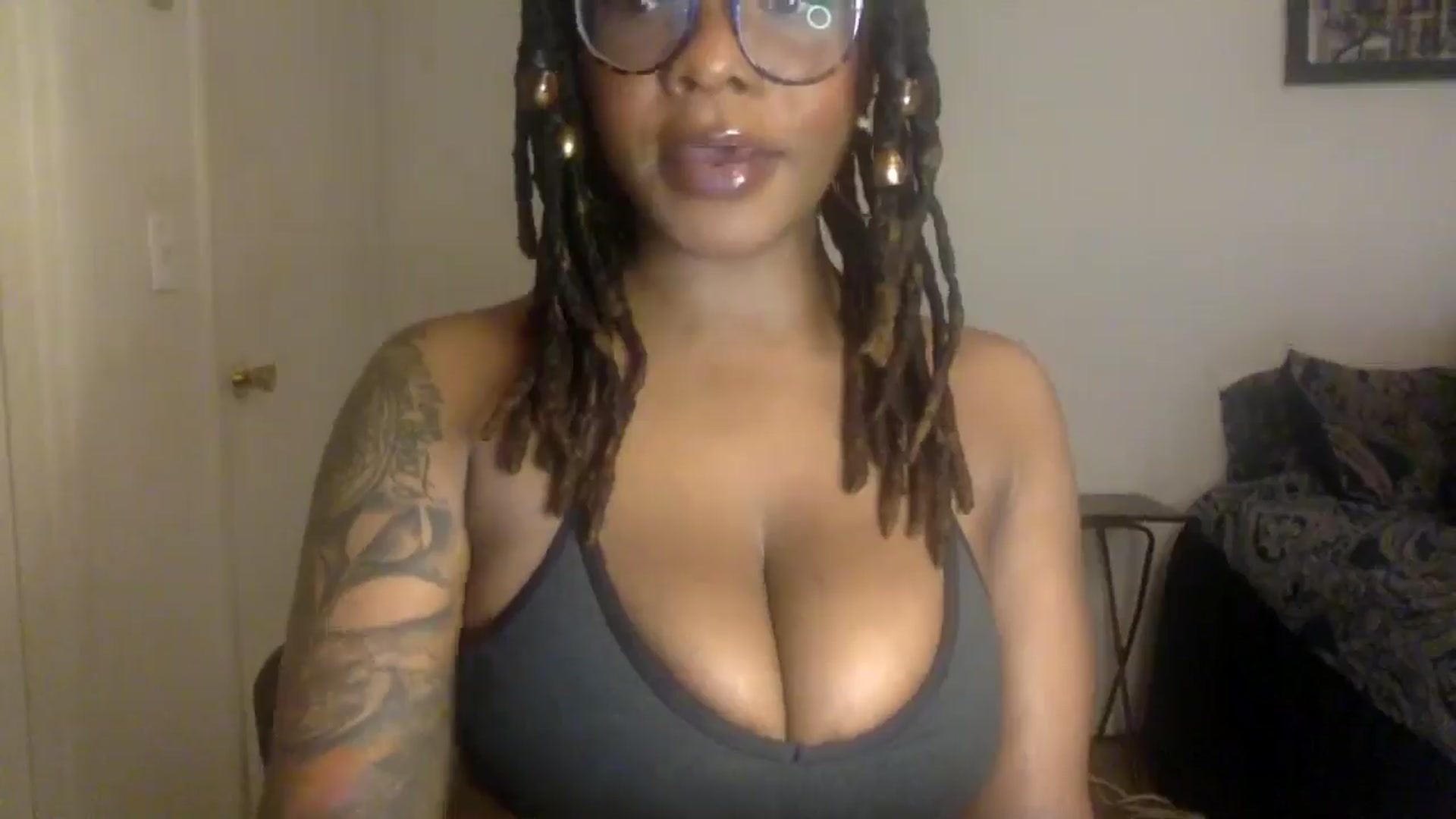 Gallery image thumbnail from warmhoney888's myfreecams stream on, 04/29/2025, 11:07 image 11 of 20