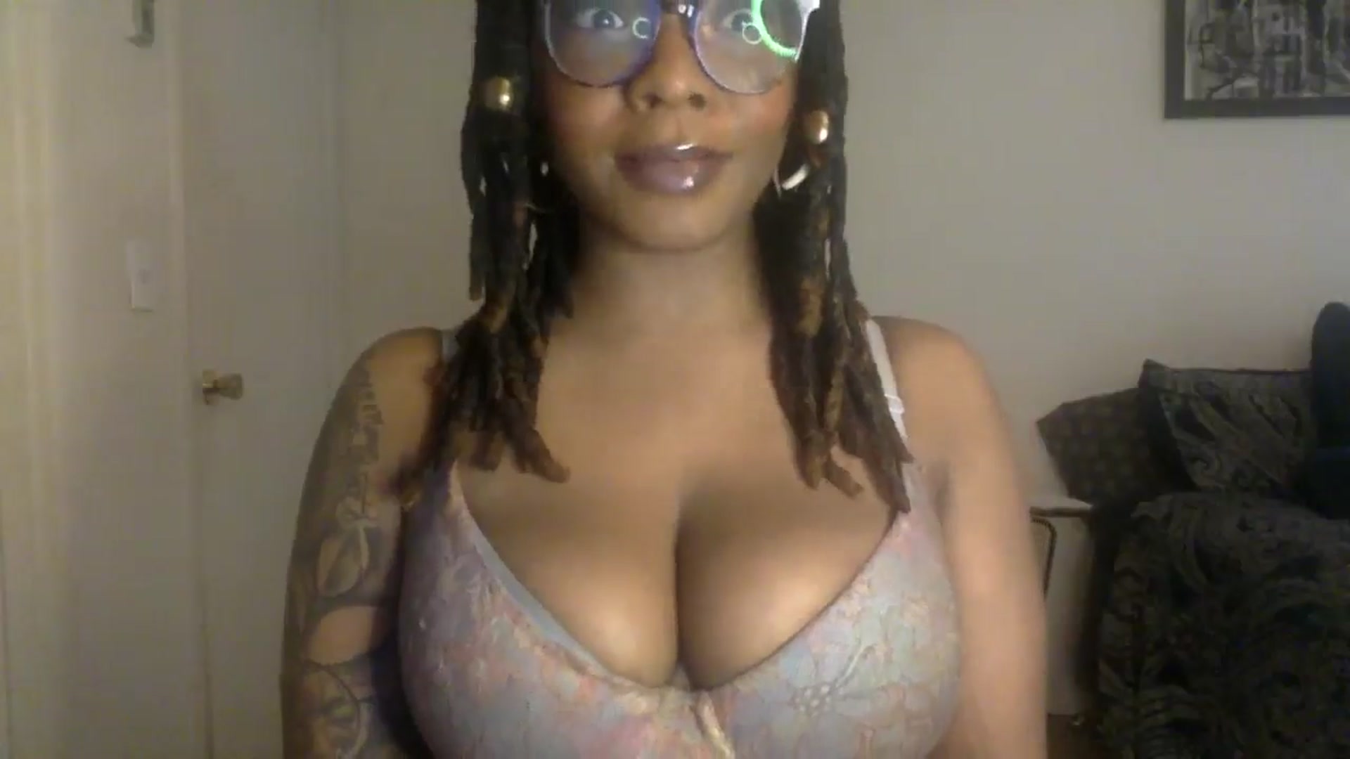 Gallery image thumbnail from warmhoney888's myfreecams stream on, 05/07/2025, 14:03 image 12 of 20