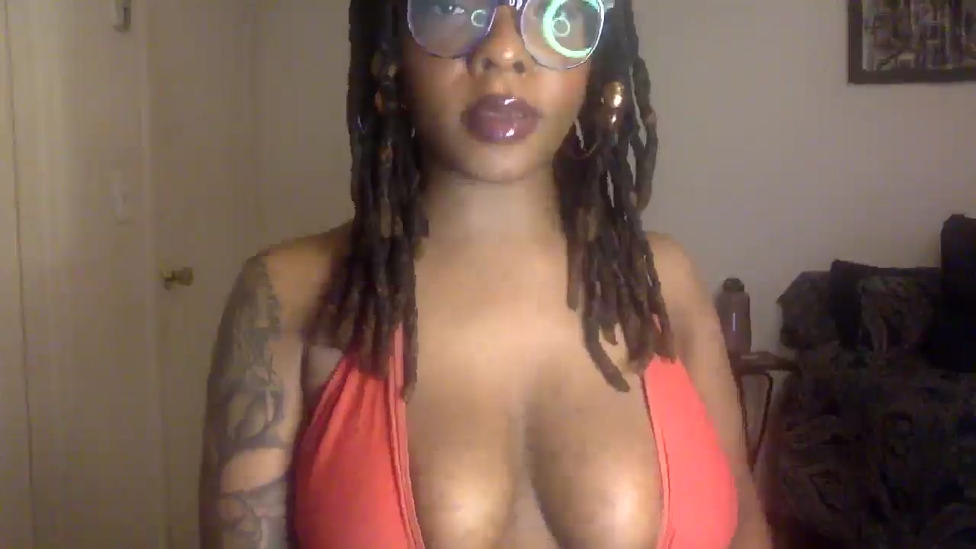 Gallery image thumbnail from warmhoney888's myfreecams stream on, 05/17/2025, 08:10 image 7 of 20