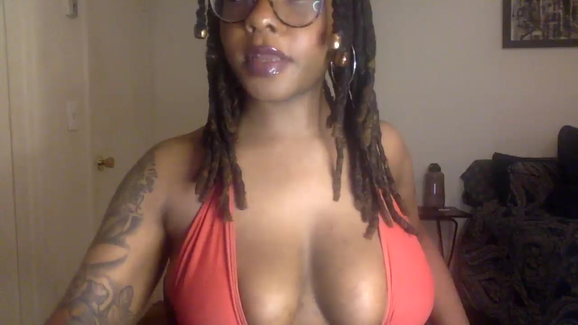 Gallery image thumbnail from warmhoney888's myfreecams stream on, 05/17/2025, 08:10 image 10 of 20