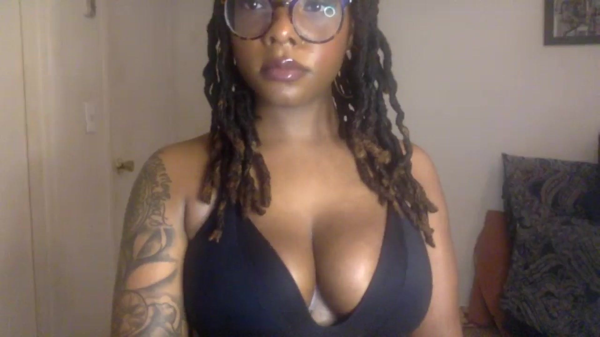 Gallery image thumbnail from warmhoney888's myfreecams stream on, 06/28/2025, 11:33 image 14 of 20