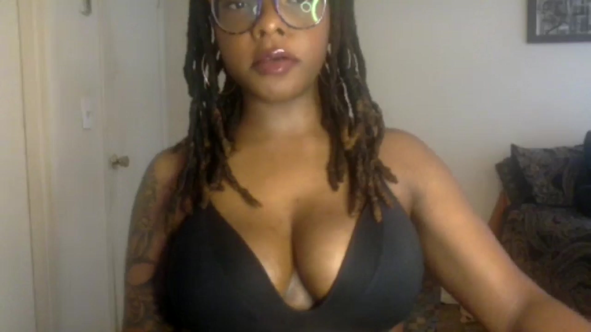 Gallery image thumbnail from warmhoney888's myfreecams stream on, 07/27/2025, 16:04 image 6 of 20